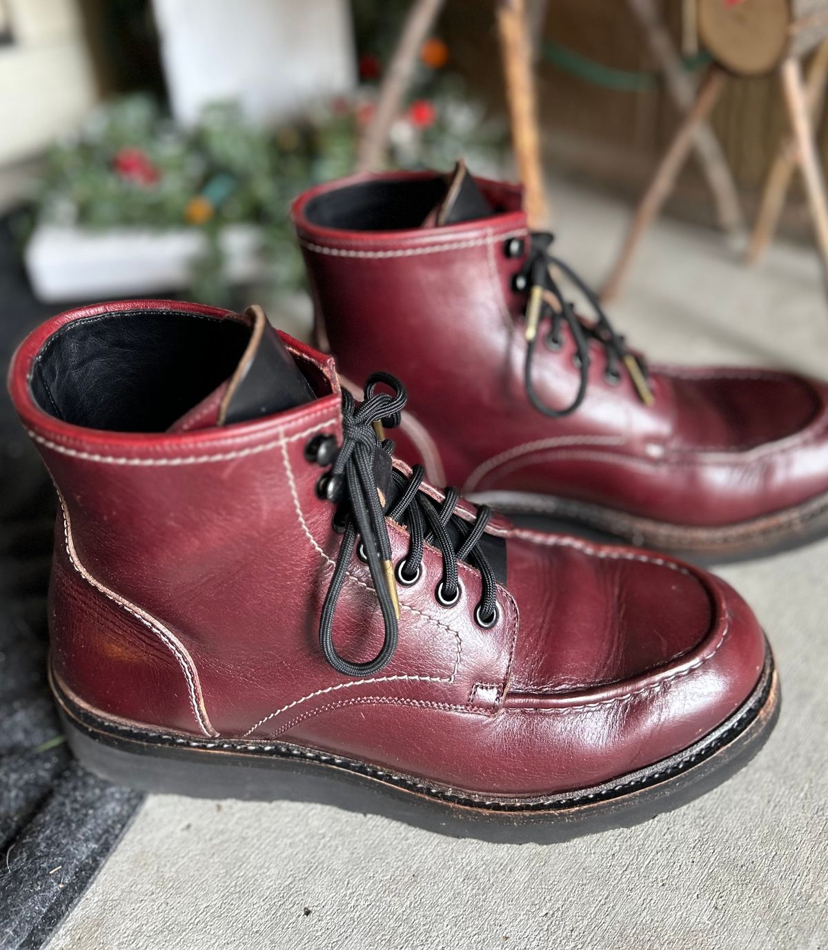 Photo by BB02 on December 2, 2025 of the Blkbrd Shoemaker Dallas in Horween Burgundy Chromexcel.