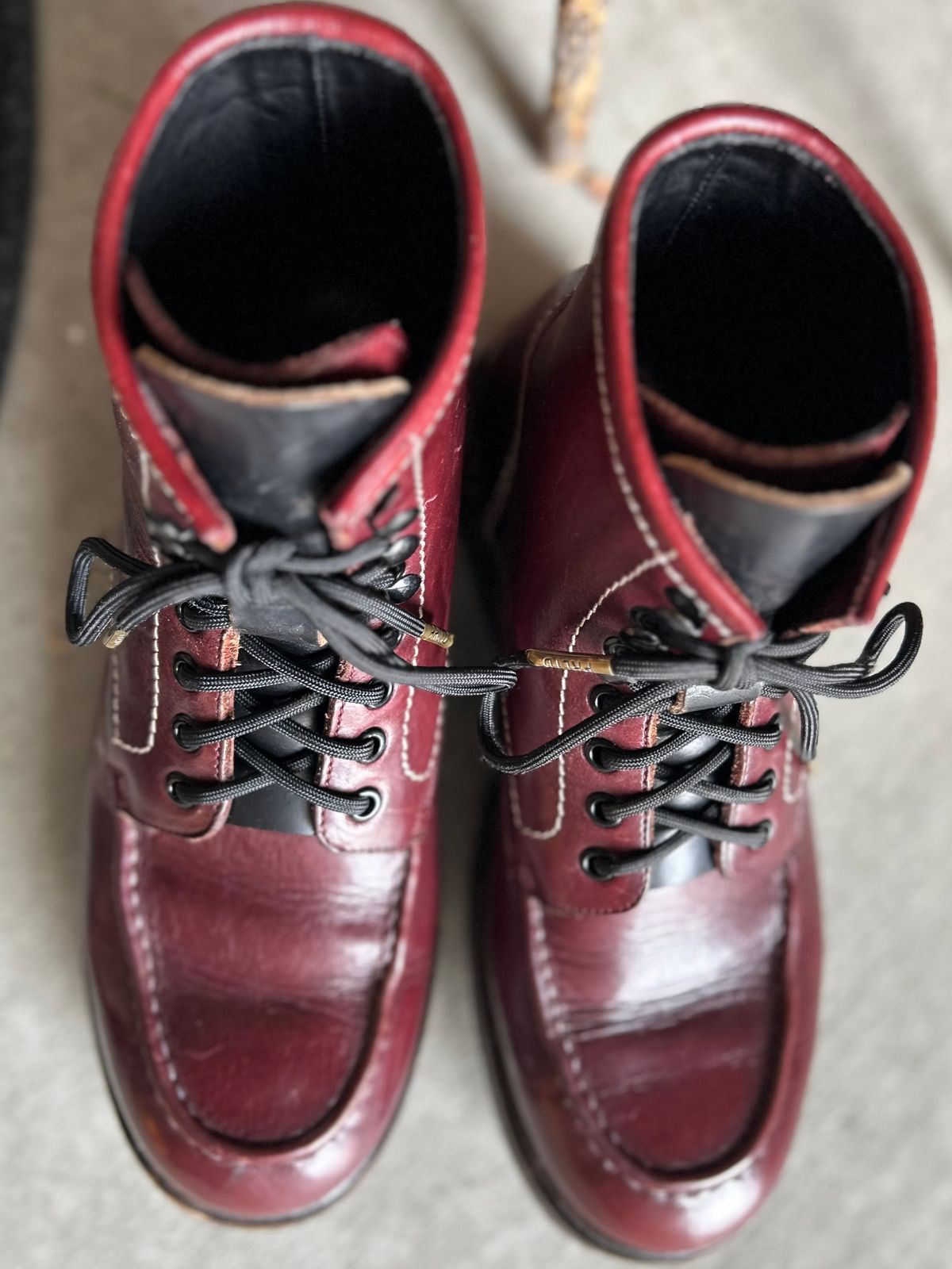 Photo by BB02 on December 2, 2025 of the Blkbrd Shoemaker Dallas in Horween Burgundy Chromexcel.