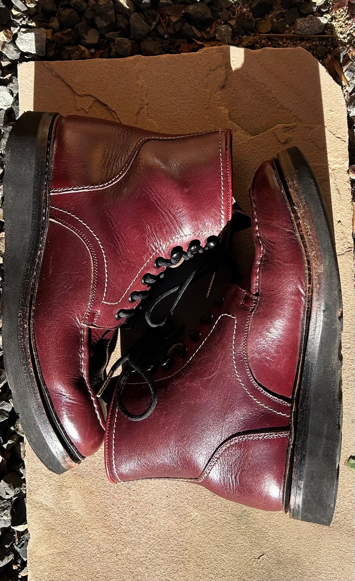 Photo by BB02 on December 29, 2025 of the Blkbrd Shoemaker Dallas in Horween Burgundy Chromexcel.