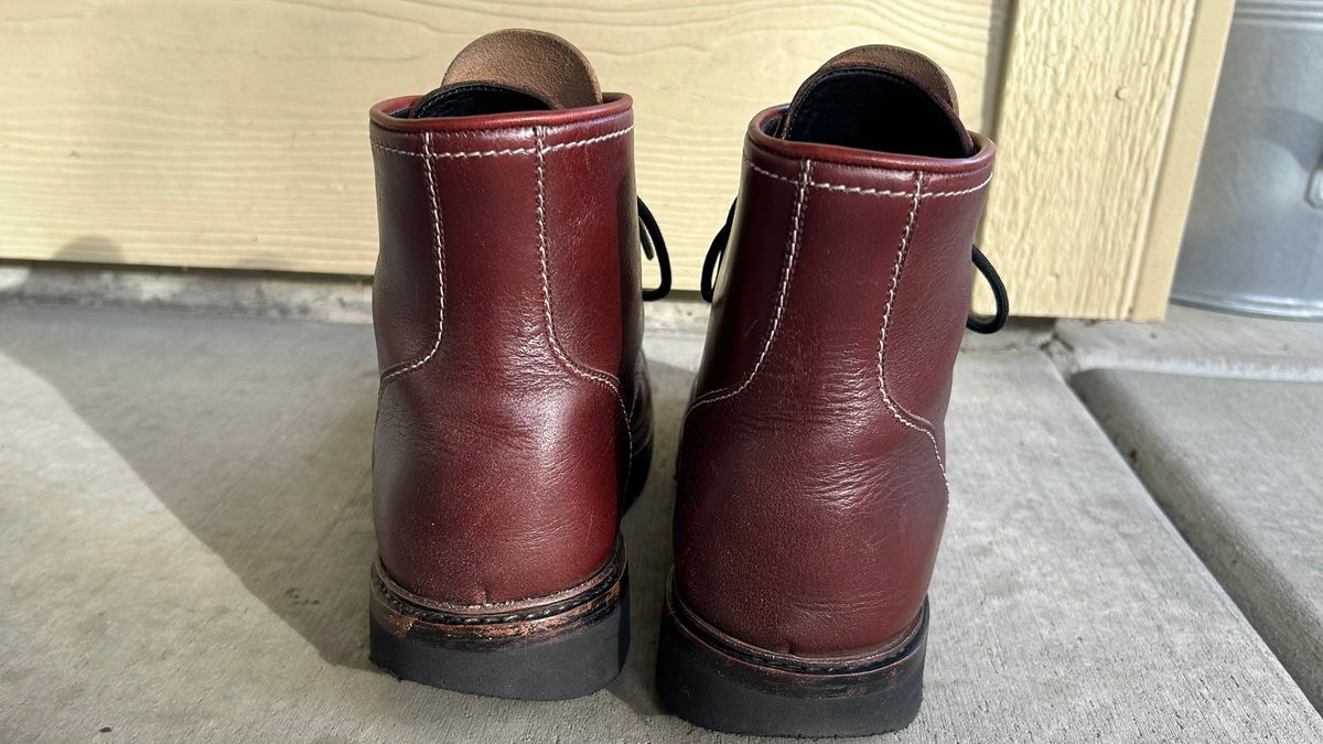 Photo by BB02 on February 2, 2026 of the Blkbrd Shoemaker Dallas in Horween Burgundy Chromexcel.