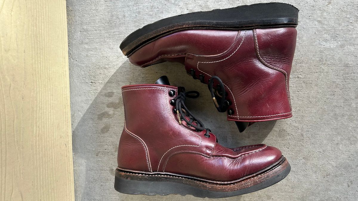 Photo by BB02 on February 2, 2026 of the Blkbrd Shoemaker Dallas in Horween Burgundy Chromexcel.