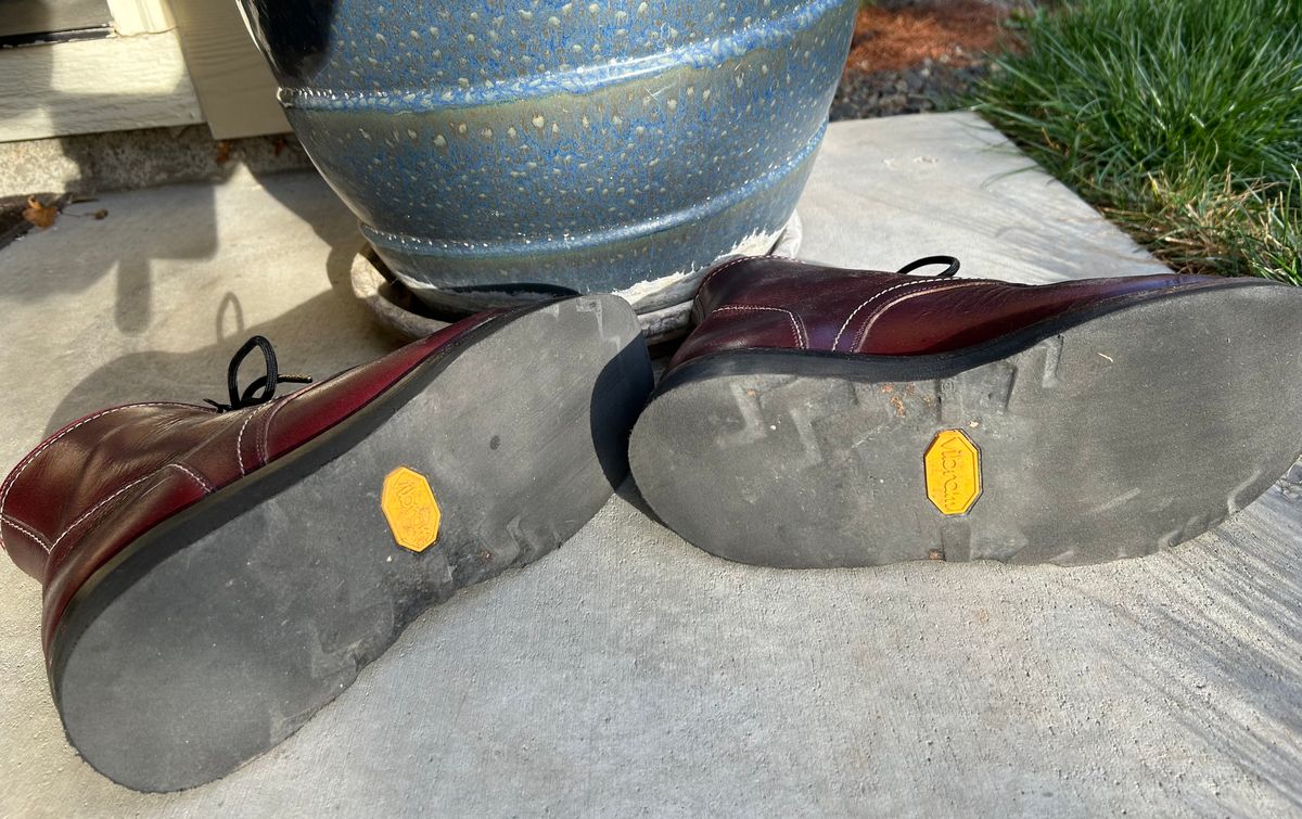 Photo by BB02 on March 3, 2026 of the Blkbrd Shoemaker Dallas in Horween Burgundy Chromexcel.