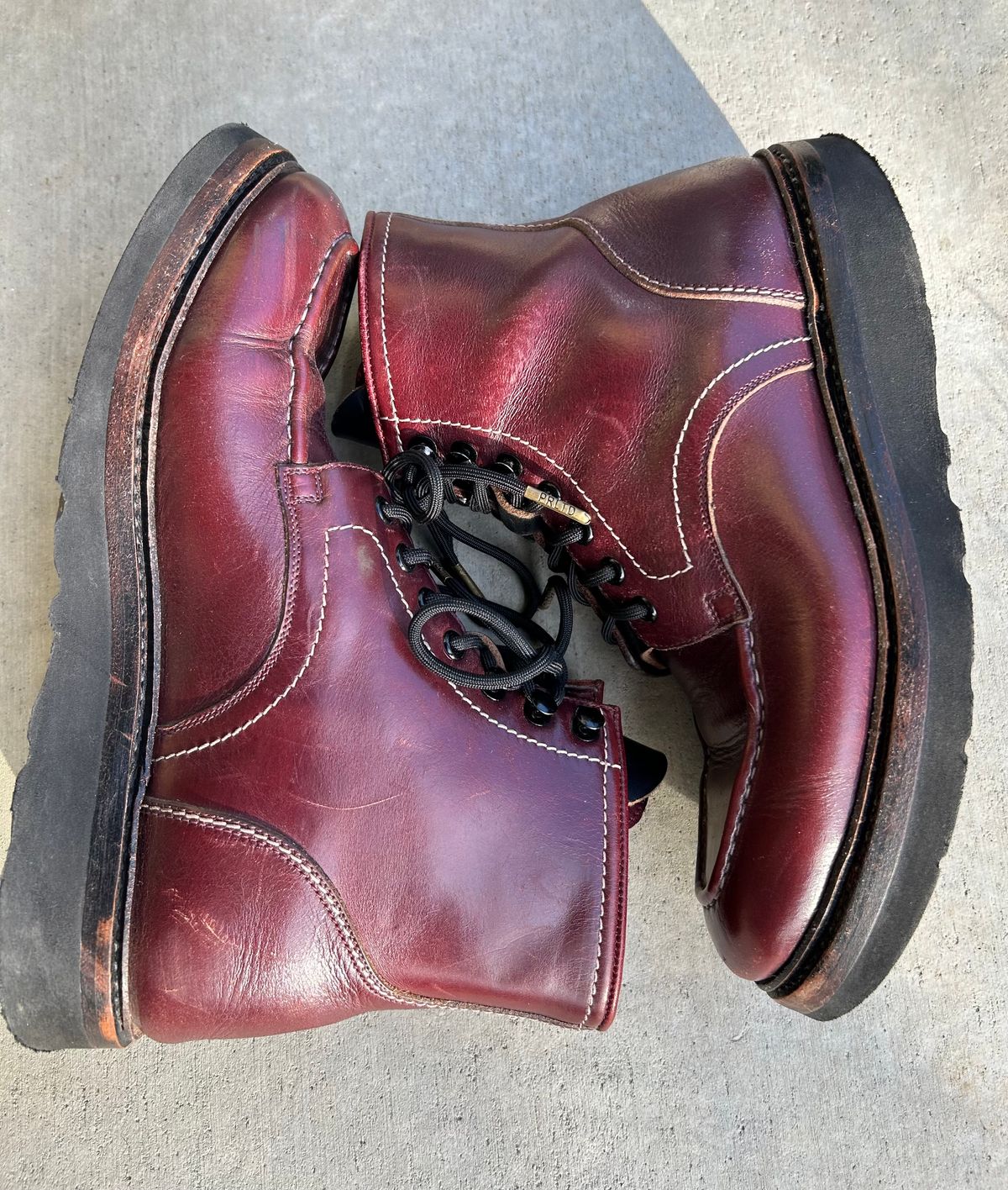 Photo by BB02 on March 3, 2026 of the Blkbrd Shoemaker Dallas in Horween Burgundy Chromexcel.