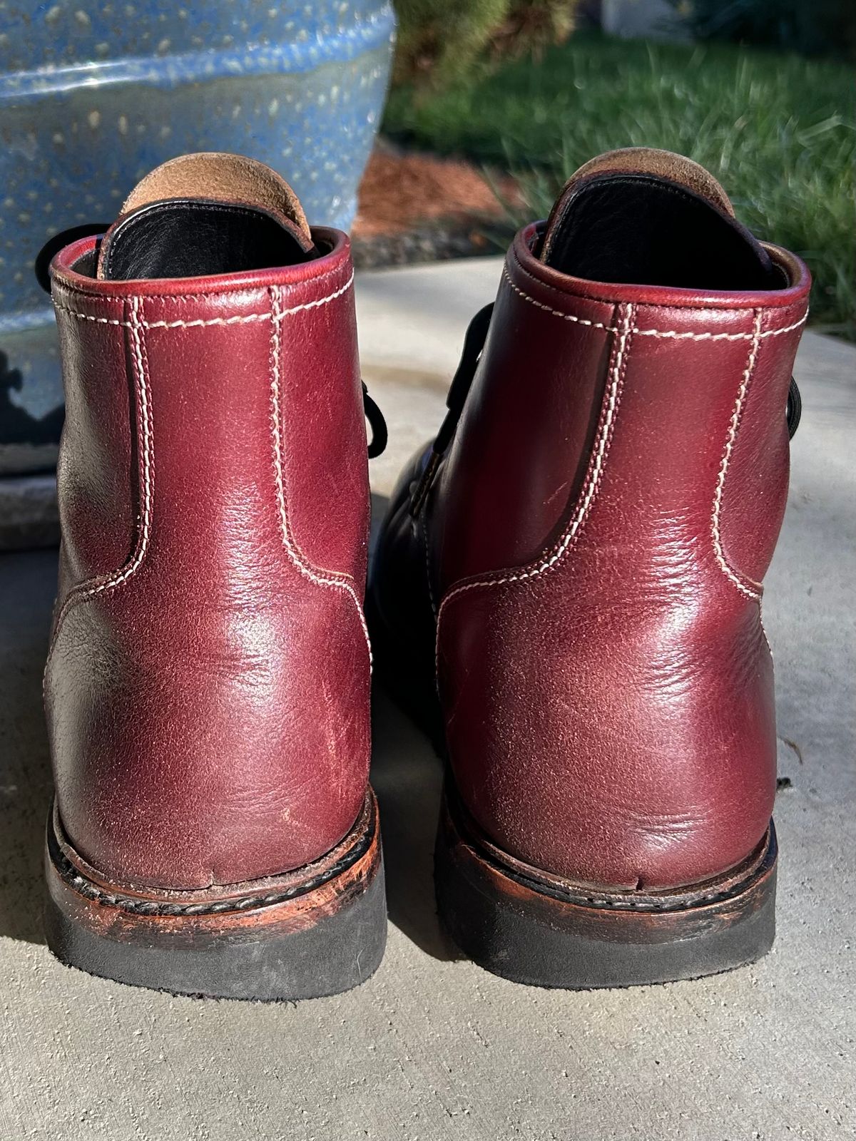 Photo by BB02 on April 3, 2026 of the Blkbrd Shoemaker Dallas in Horween Burgundy Chromexcel.