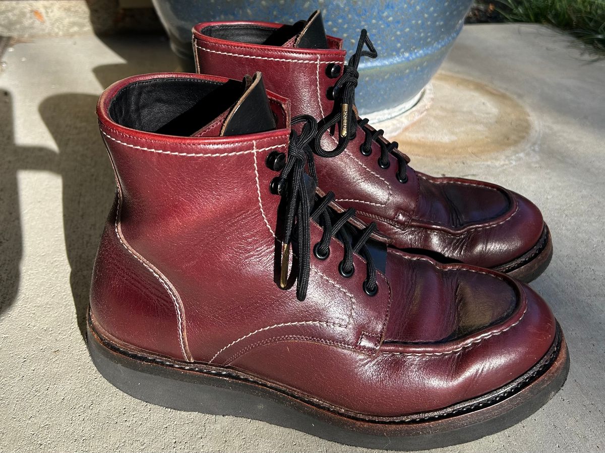 Photo by BB02 on April 3, 2026 of the Blkbrd Shoemaker Dallas in Horween Burgundy Chromexcel.