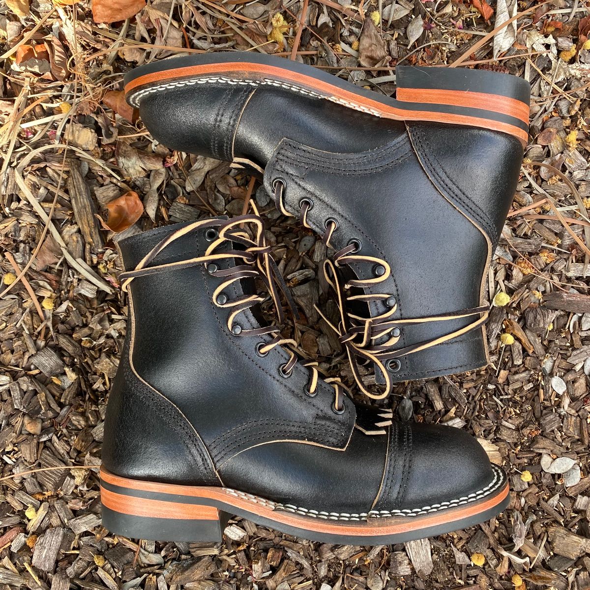 Photo by Maduro355 on November 2, 2024 of the Nicks MTO in Horween Black Waxed Flesh.