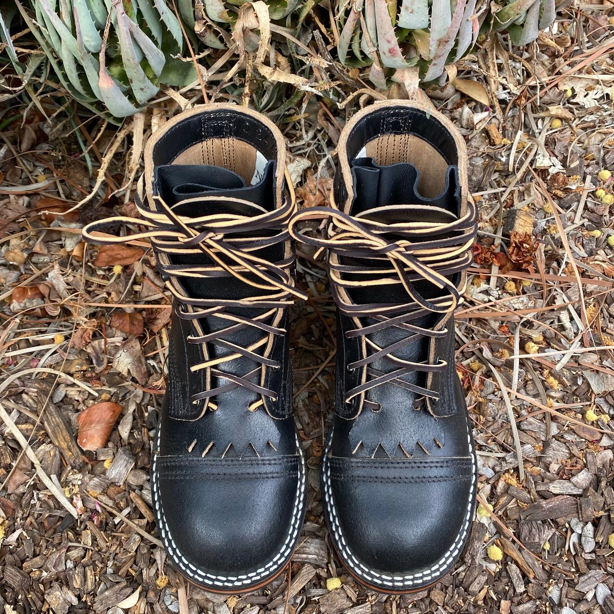 Photo by Maduro355 on November 2, 2024 of the Nicks MTO in Horween Black Waxed Flesh.