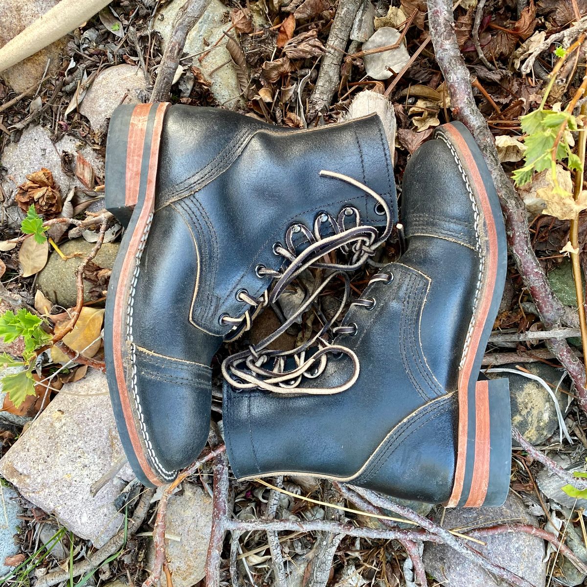 Photo by Maduro355 on January 5, 2025 of the Nicks MTO in Horween Black Waxed Flesh.