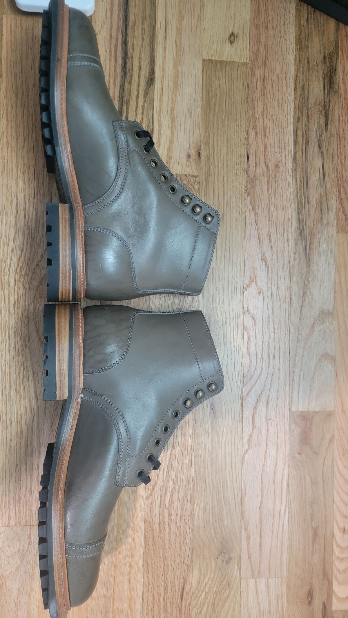 Photo by DjiBOOTi on August 27, 2025 of the Parkhurst The Richmond in Maryam Asphalt Waxed Horsebutt.