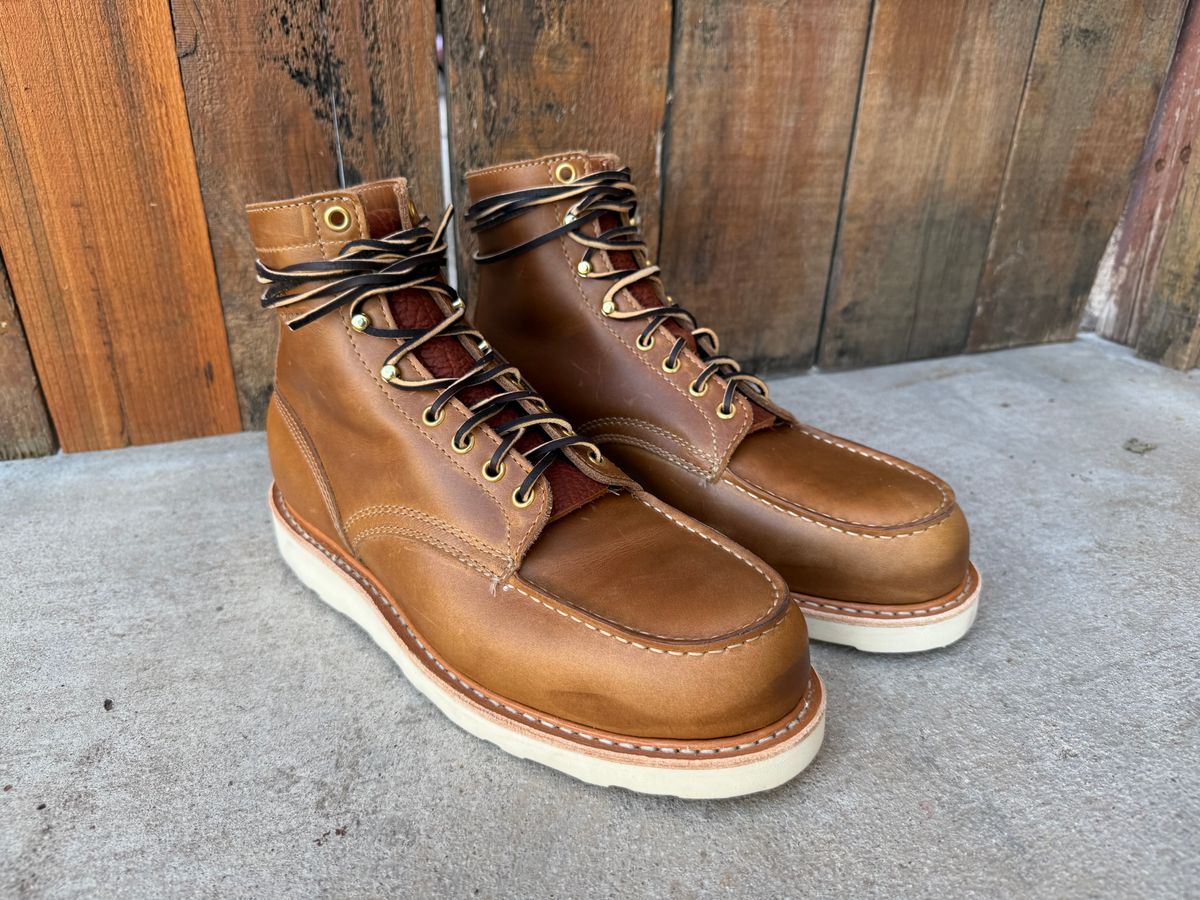 Photo by ER_Stitcher on May 22, 2025 of the White's Perry 6" Select in Seidel Natural Double Shot & Kilties: Tobacco Shrunken Bison - Rose Anvil.