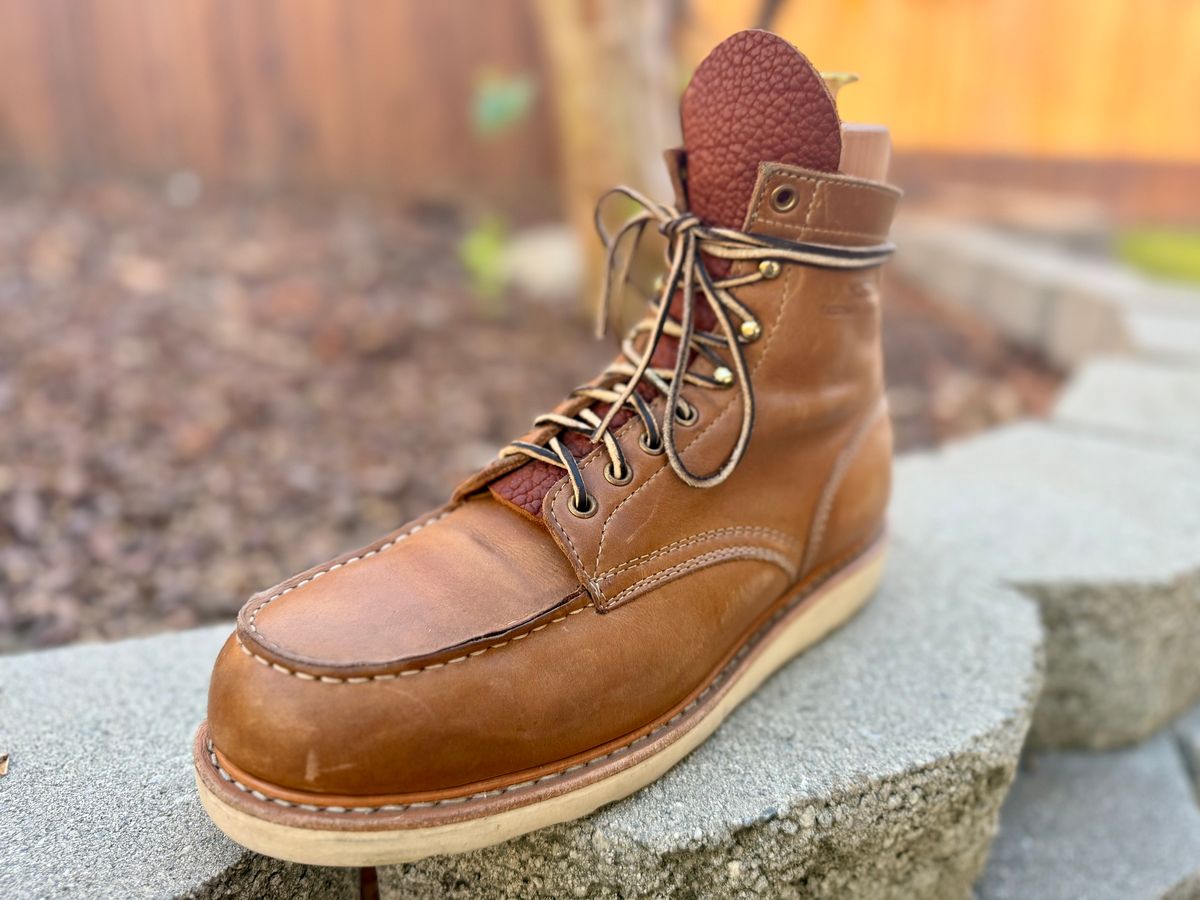 Photo by ER_Stitcher on October 18, 2025 of the White's Perry 6" Select in Seidel Natural Double Shot & Kilties: Tobacco Shrunken Bison - Rose Anvil.