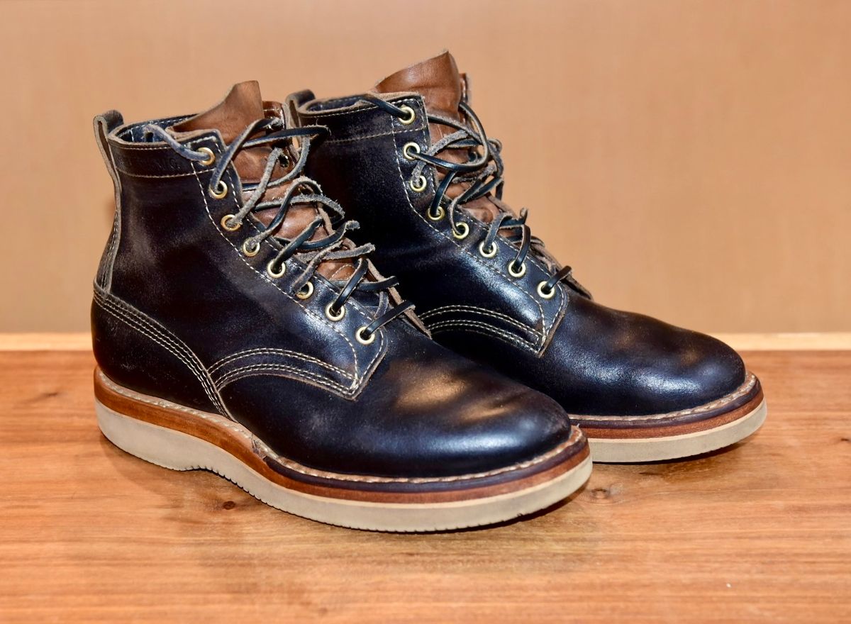 Photo by broakes on January 18, 2025 of the White's 350 Cruiser in Horween Black Waxed Flesh.