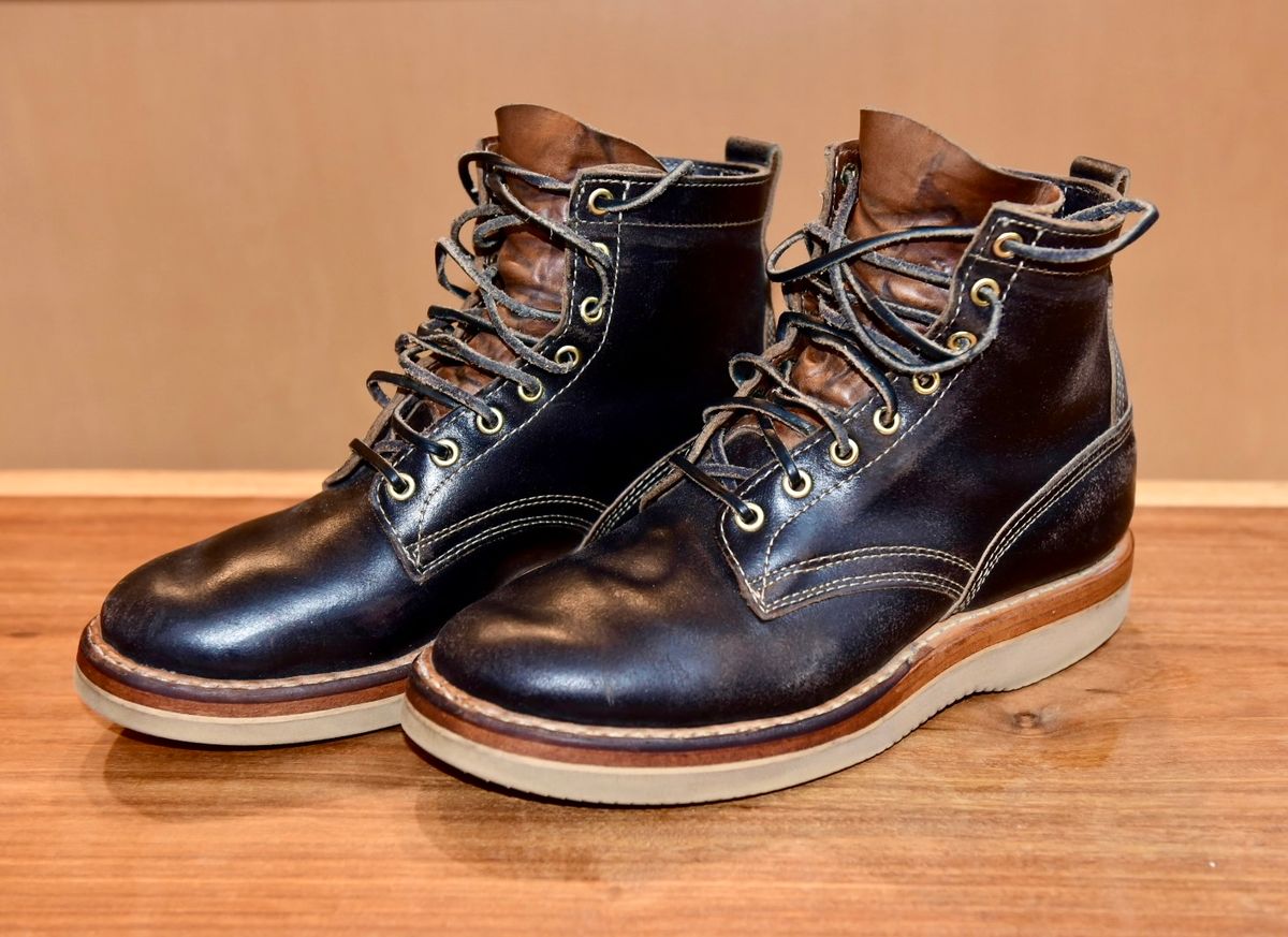 Photo by broakes on January 18, 2025 of the White's 350 Cruiser in Horween Black Waxed Flesh.