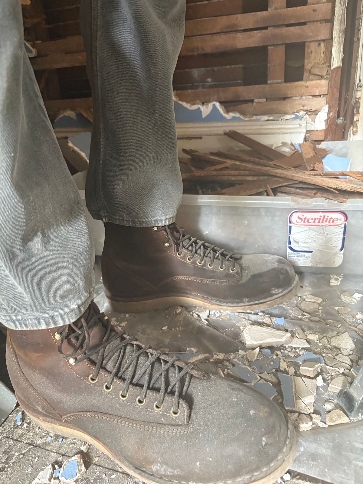 Photo by MuttBarker on November 6, 2025 of the White's Foreman Lace to Toe in Brown Distress.