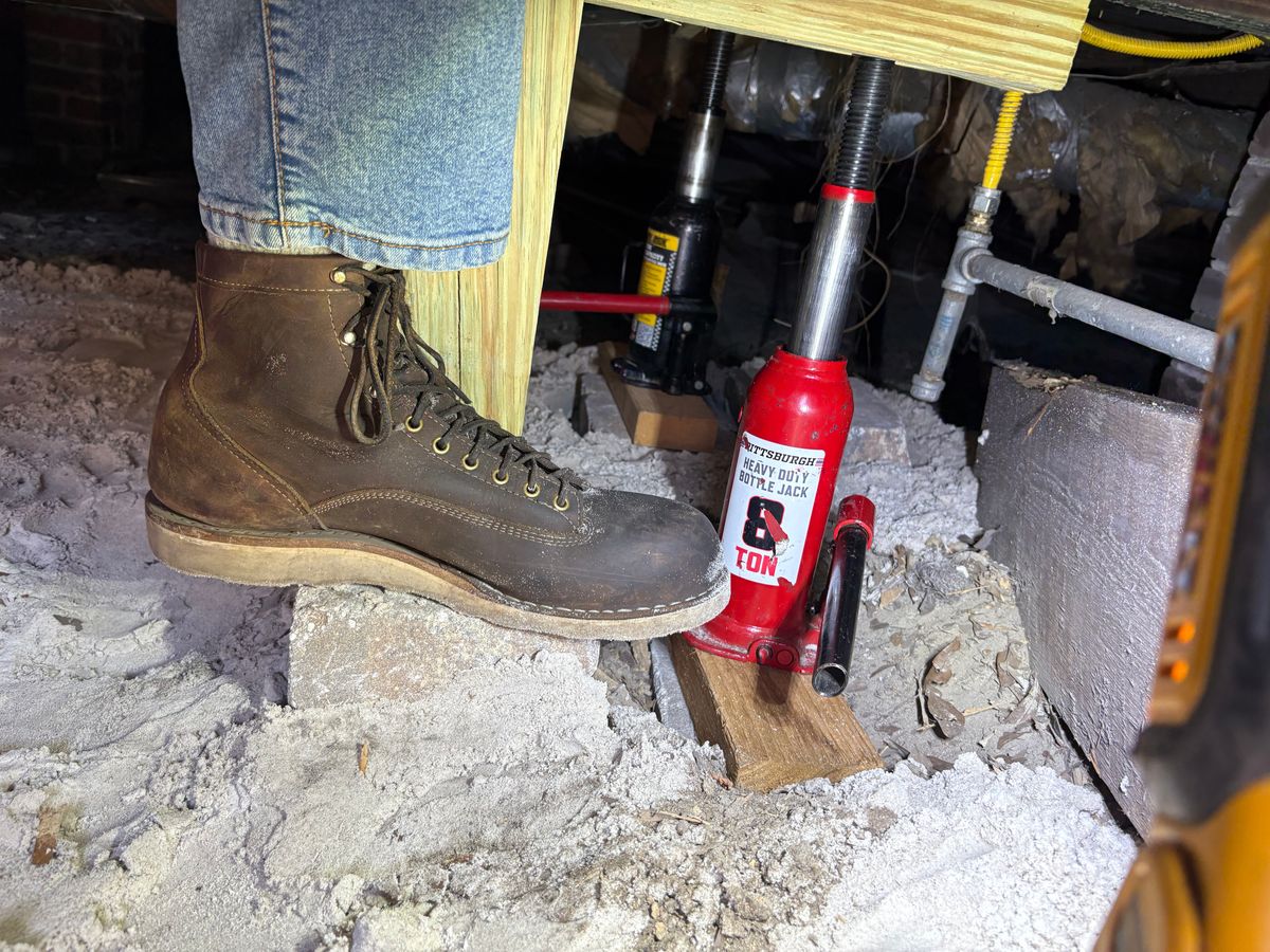 Photo by MuttBarker on November 18, 2025 of the White's Foreman Lace to Toe in Brown Distress.