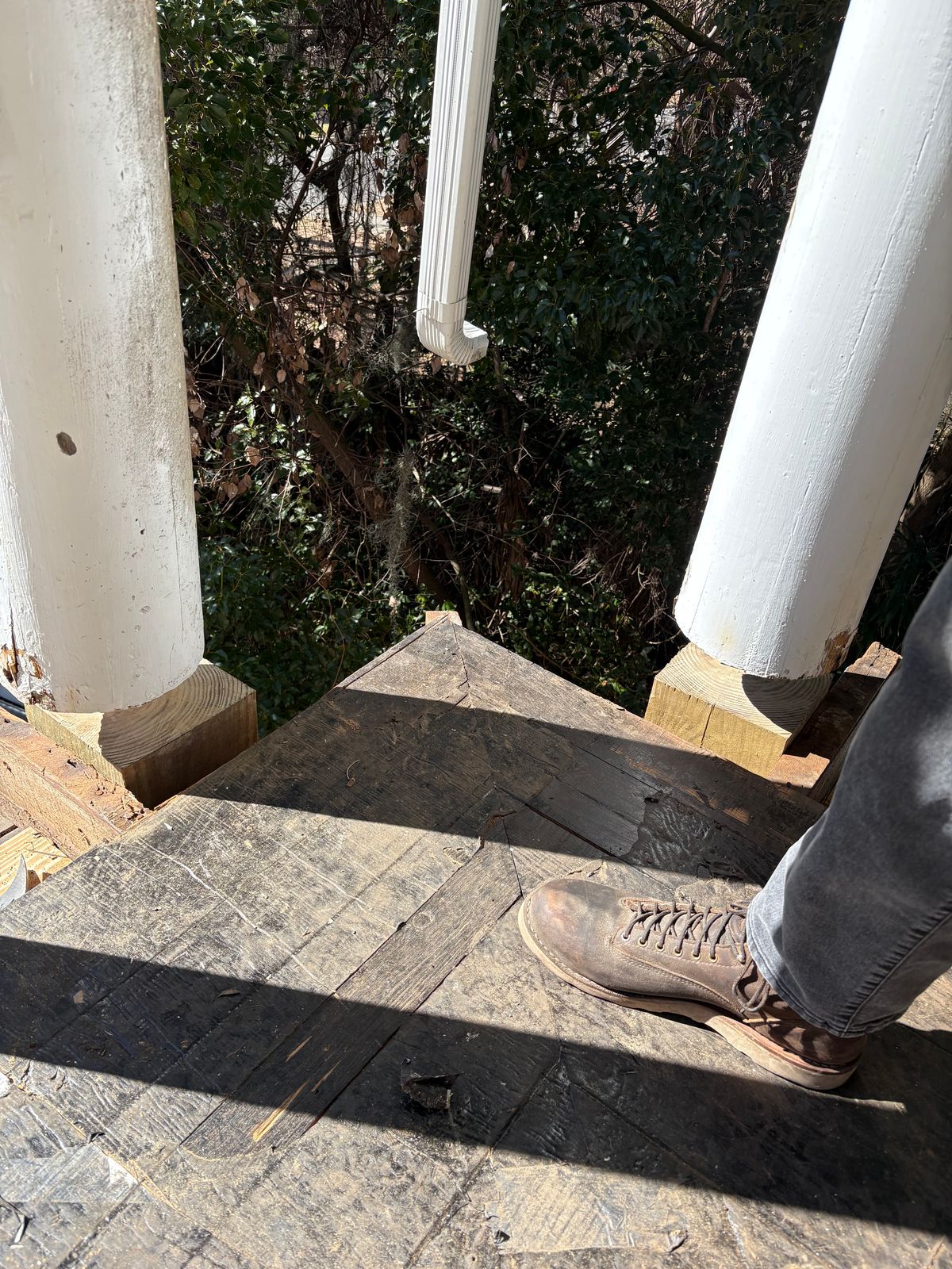 Photo by MuttBarker on February 4, 2026 of the White's Foreman Lace to Toe in Brown Distress.