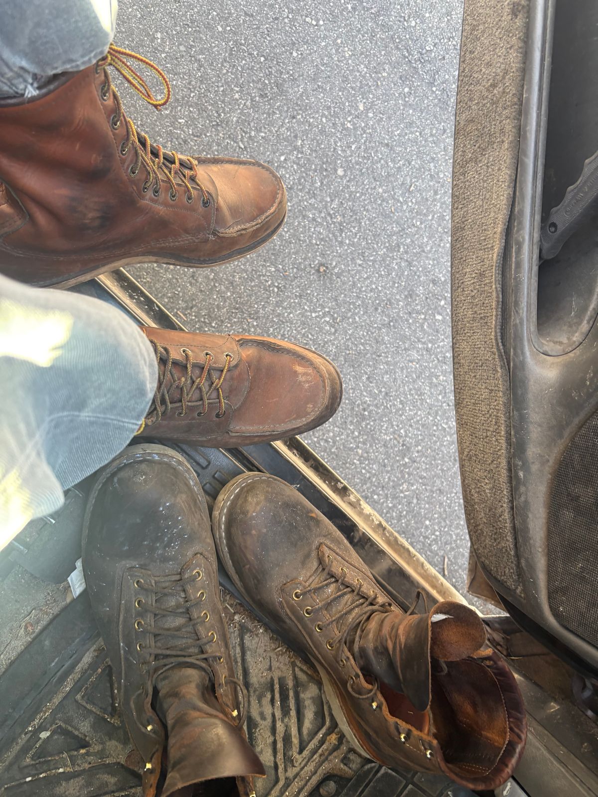 Photo by MuttBarker on February 24, 2026 of the White's Foreman Lace to Toe in Brown Distress.