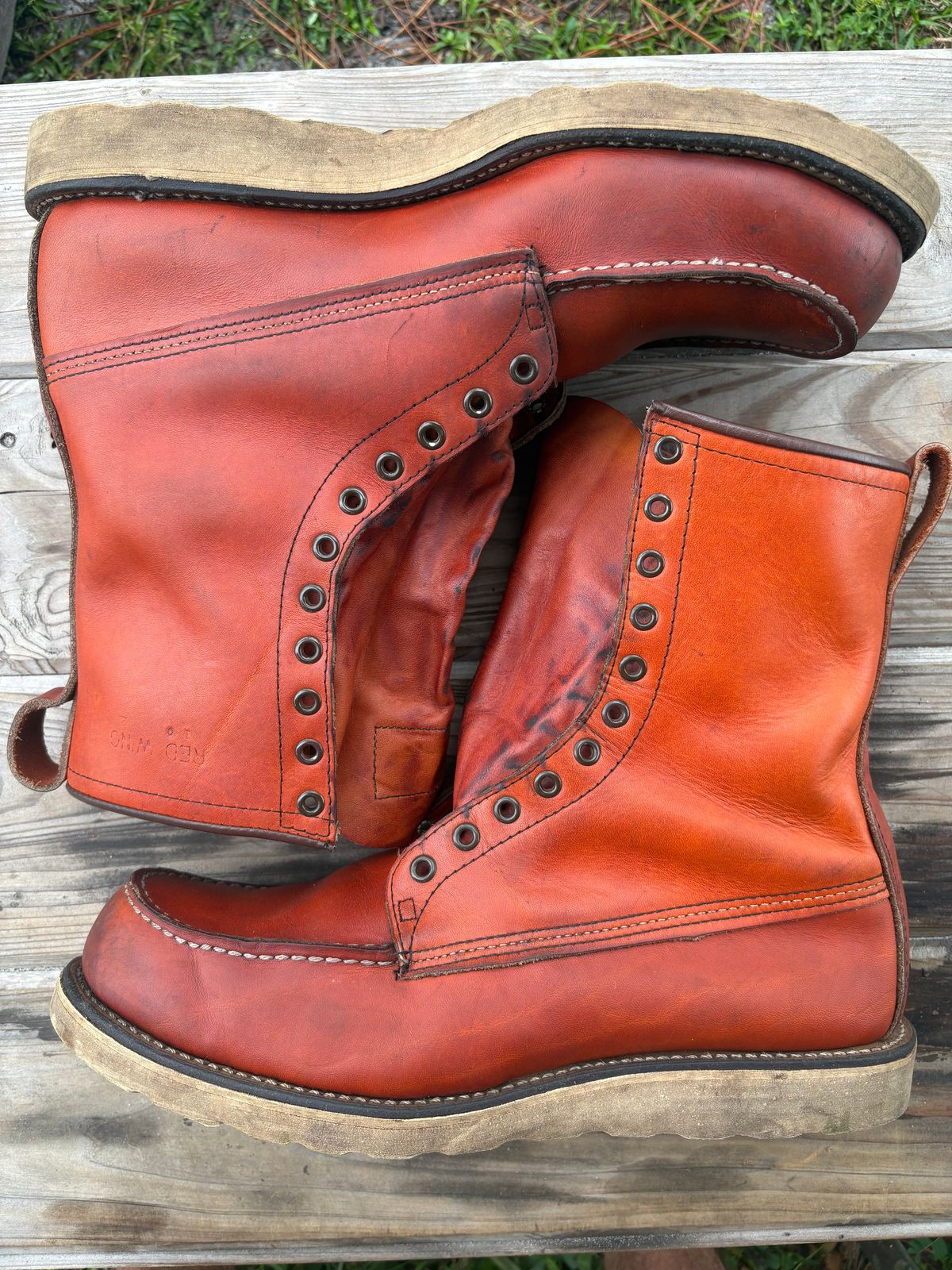 Photo by MuttBarker on October 5, 2025 of the Red Wing Irish Setter Sport Boot 877 in S.B. Foot Oro-Russet Abilene.