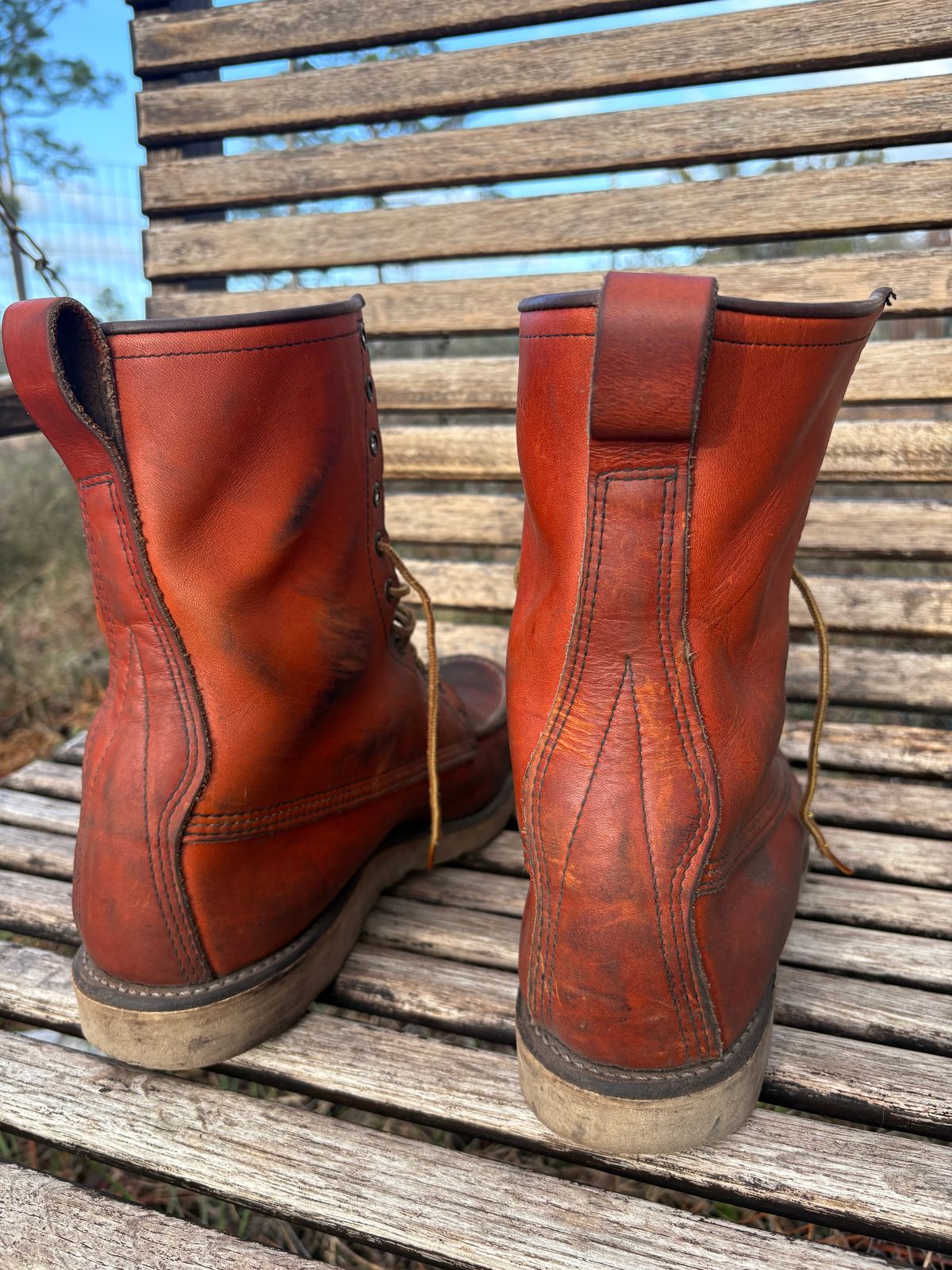 Photo by MuttBarker on January 4, 2026 of the Red Wing Irish Setter Sport Boot 877 in S.B. Foot Oro-Russet Abilene.