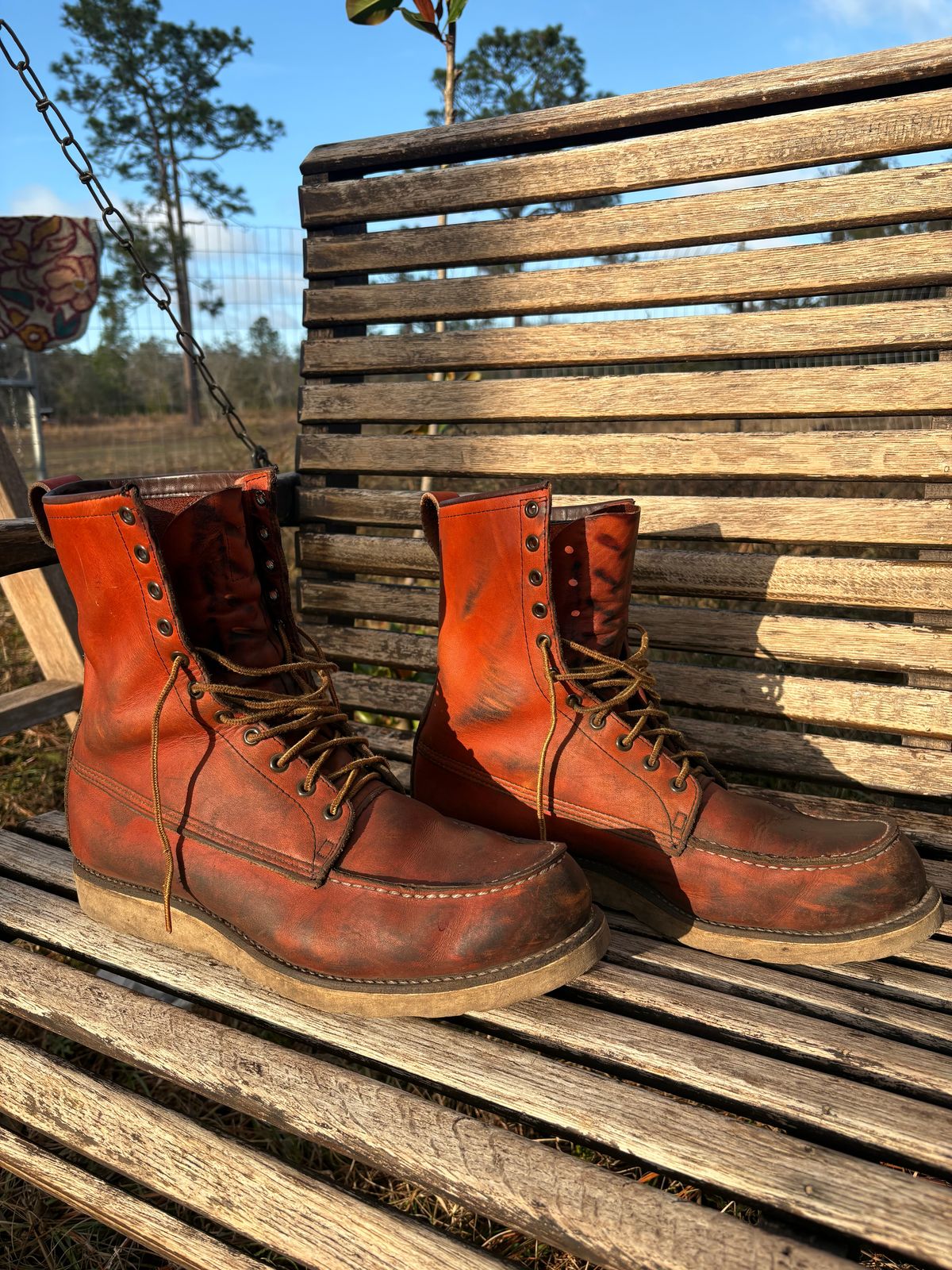 Photo by MuttBarker on January 4, 2026 of the Red Wing Irish Setter Sport Boot 877 in S.B. Foot Oro-Russet Abilene.