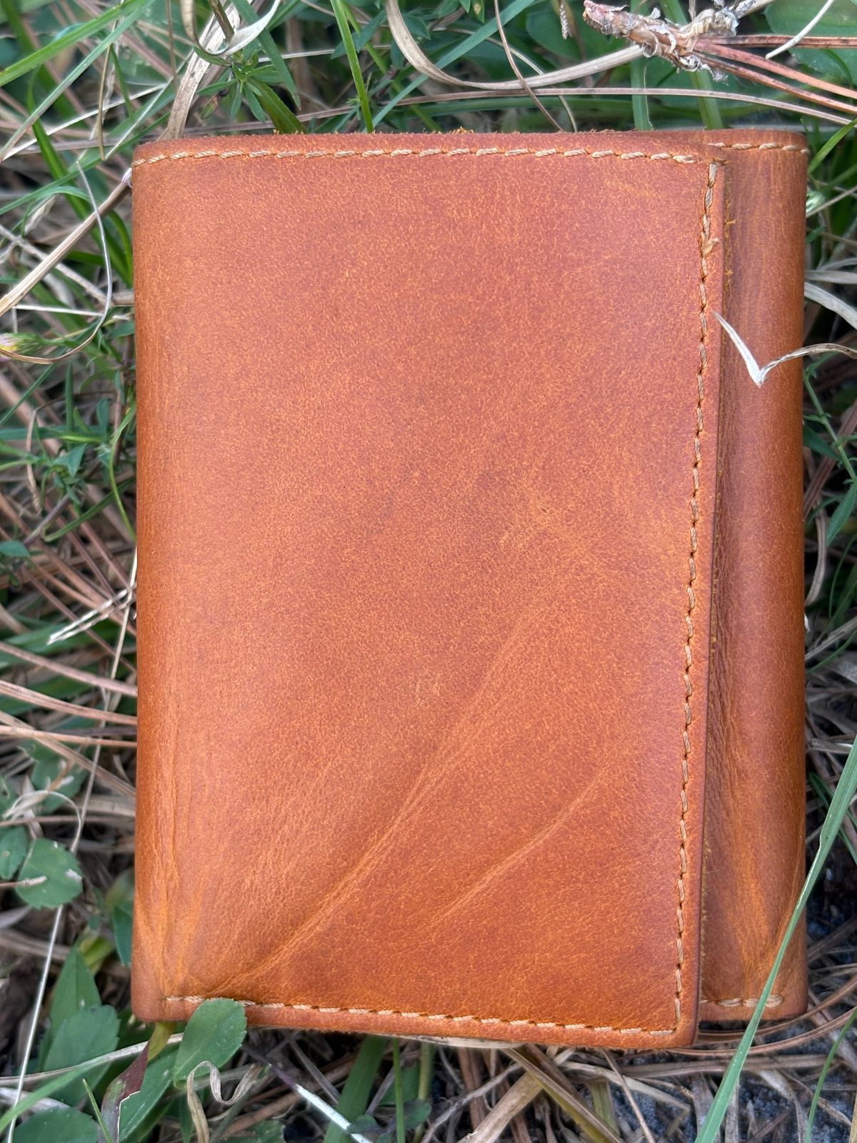 Photo by MuttBarker on November 5, 2025 of the Rodos Leather Crafts Camel Full Grain Leather Trifold Wallet in Tochigi Oil Vachetta #1 Light Brown.