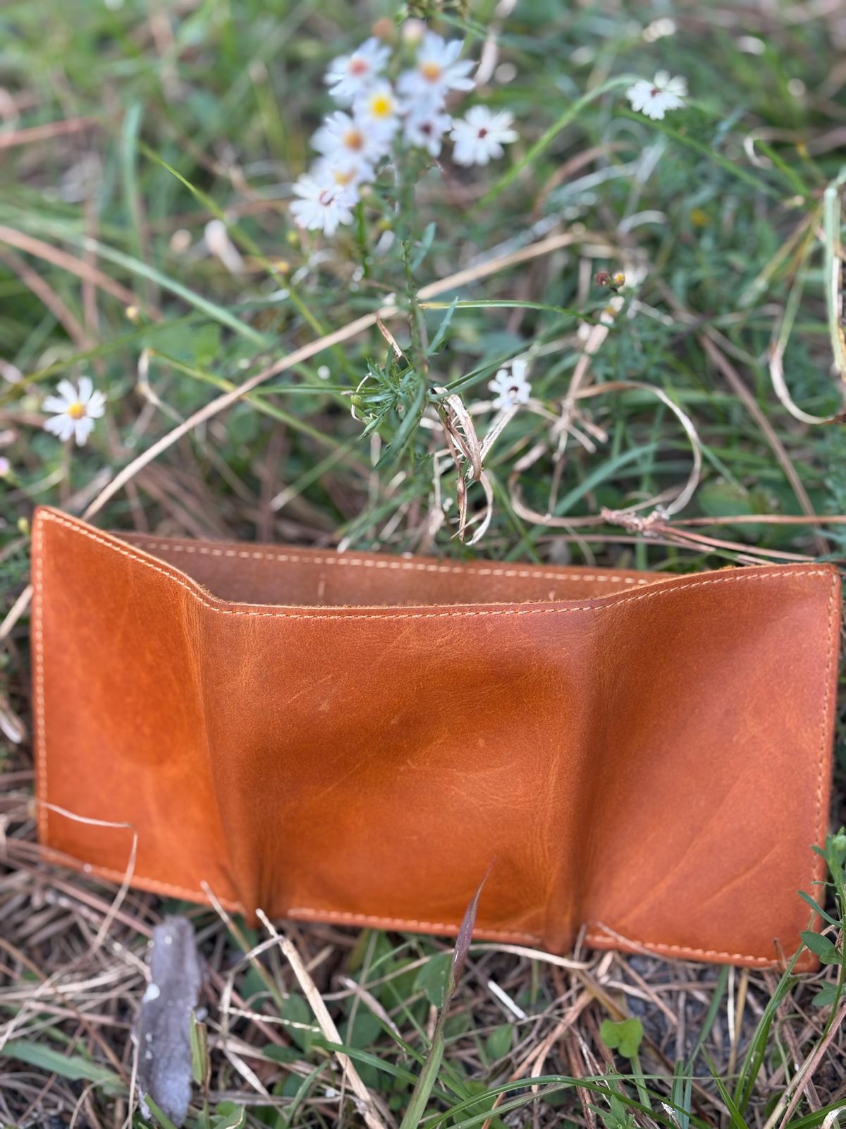 Photo by MuttBarker on November 5, 2025 of the Rodos Leather Crafts Camel Full Grain Leather Trifold Wallet in Tochigi Oil Vachetta #1 Light Brown.
