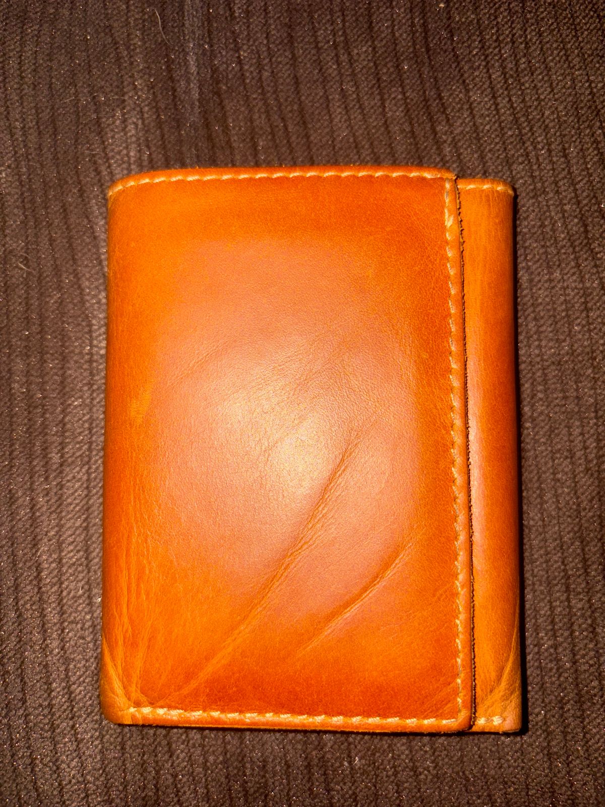 Photo by MuttBarker on December 5, 2025 of the Rodos Leather Crafts Camel Full Grain Leather Trifold Wallet in Tochigi Oil Vachetta #1 Light Brown.