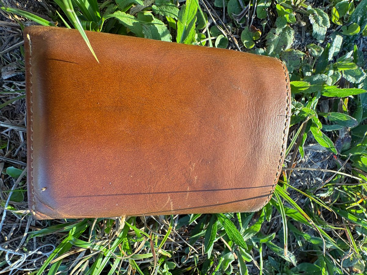 Photo by MuttBarker on March 5, 2026 of the Rodos Leather Crafts Camel Full Grain Leather Trifold Wallet in Tochigi Oil Vachetta #1 Light Brown.