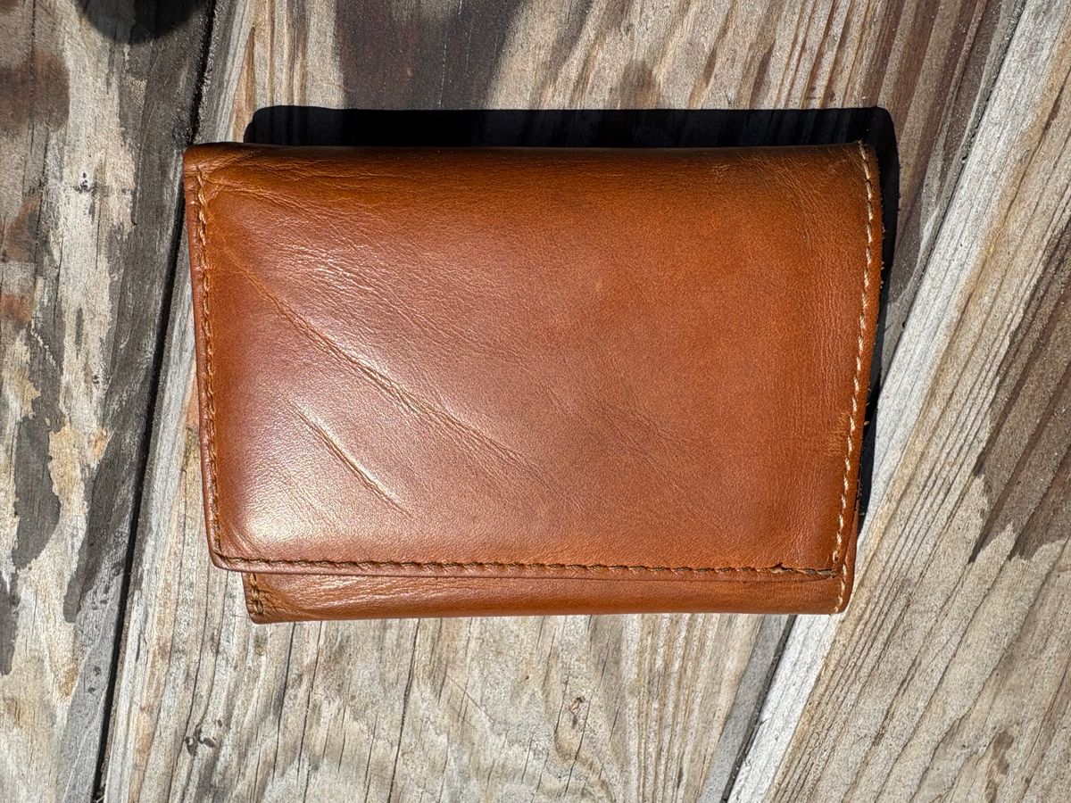 Photo by MuttBarker on April 4, 2026 of the Rodos Leather Crafts Camel Full Grain Leather Trifold Wallet in Tochigi Oil Vachetta #1 Light Brown.
