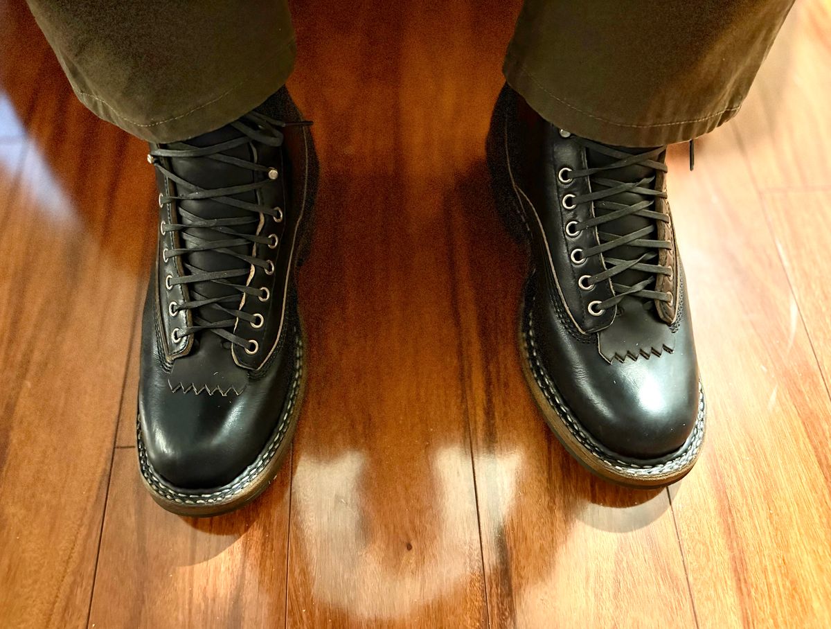 Photo by Fourunnerguy on March 21, 2026 of the White's 350 Cutter in Horween Black Chromexcel.