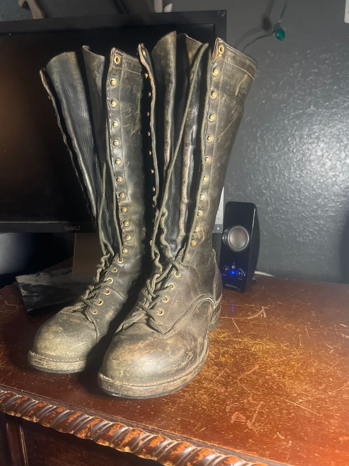 Photo by thebootlover12 on April 22, 2024 of the Viberg logger in cow hide.