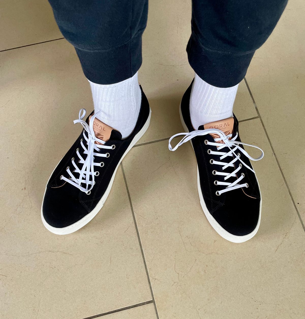 Photo by sbjweyk on April 17, 2024 of the Goral The Skelton in Waxed Cotton Black.