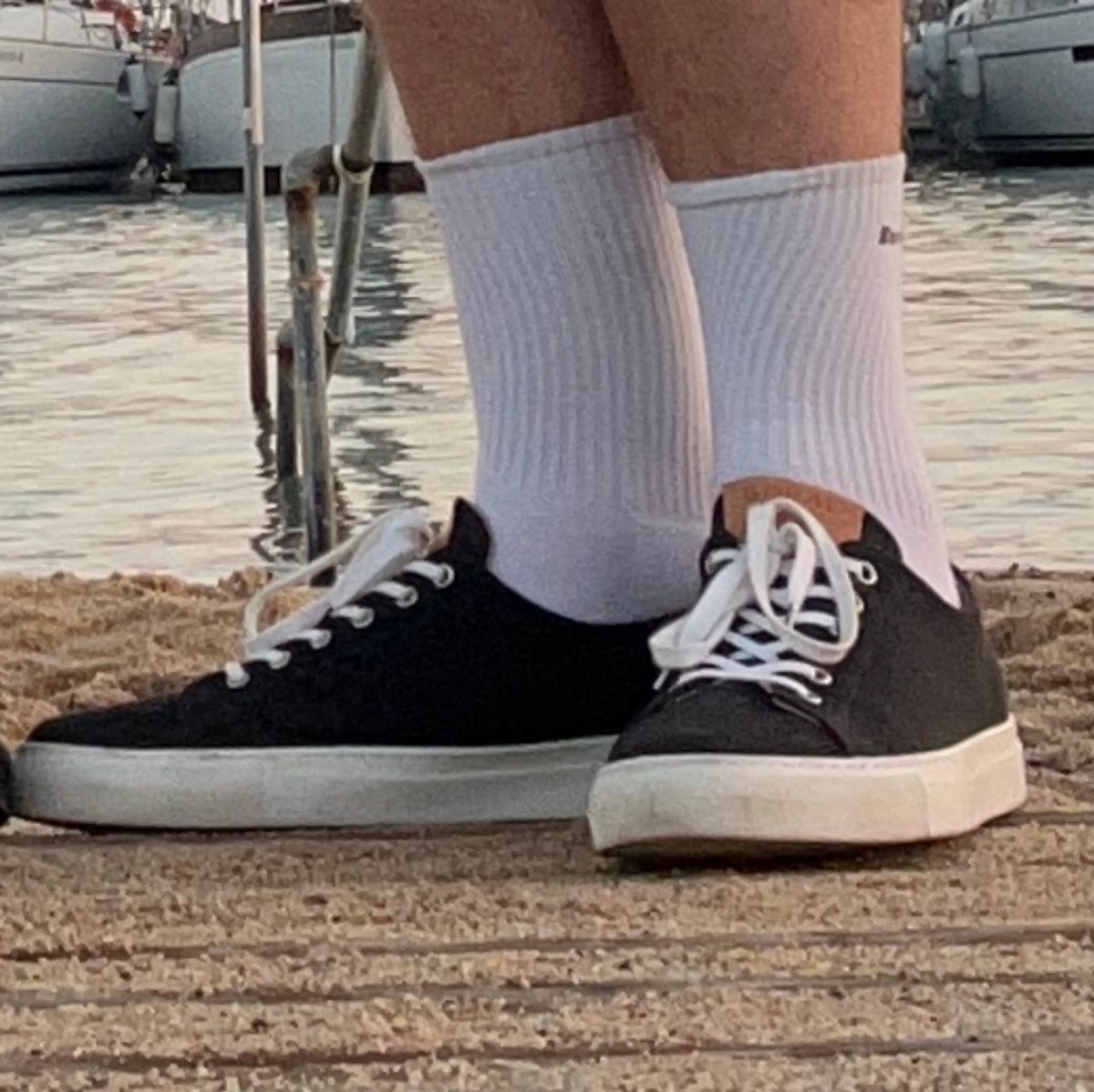 Photo by sbjweyk on July 29, 2024 of the Goral The Skelton in Waxed Cotton Black.
