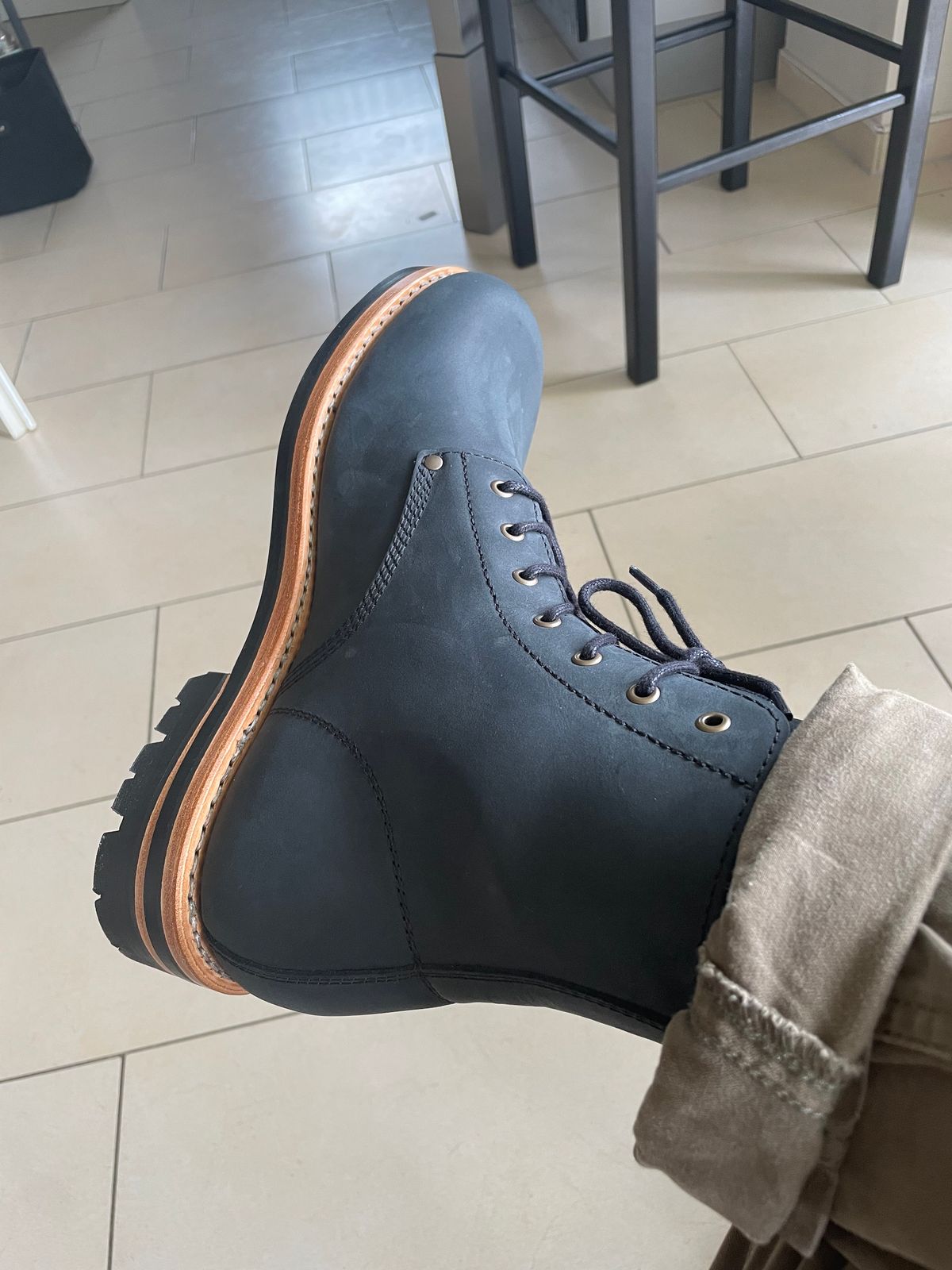 Photo by sbjweyk on October 1, 2024 of the Urban Shepherd Scout Charcoal in Waxed Portugese Calfskin.