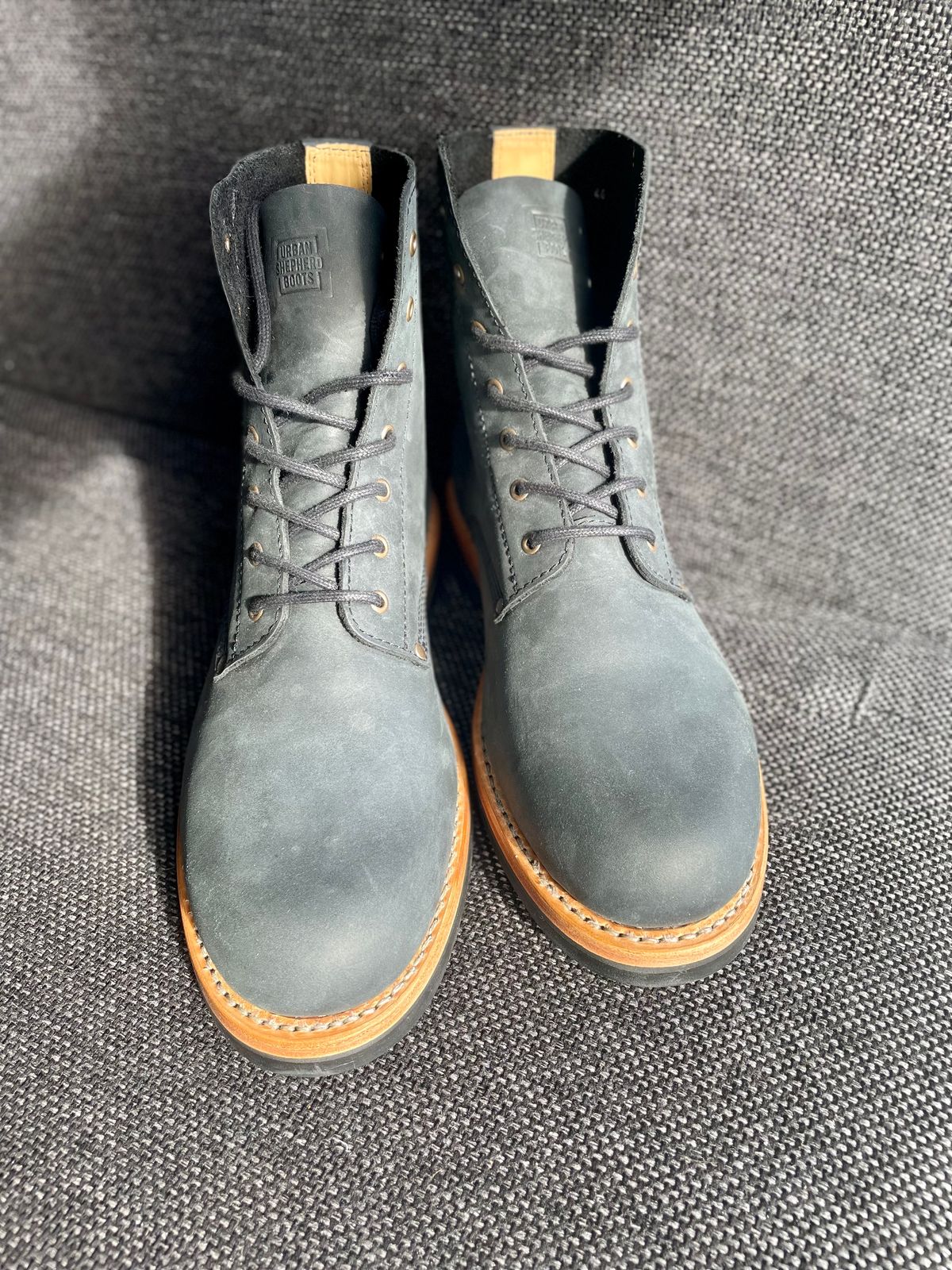 Photo by sbjweyk on October 1, 2024 of the Urban Shepherd Scout Charcoal in Waxed Portugese Calfskin.