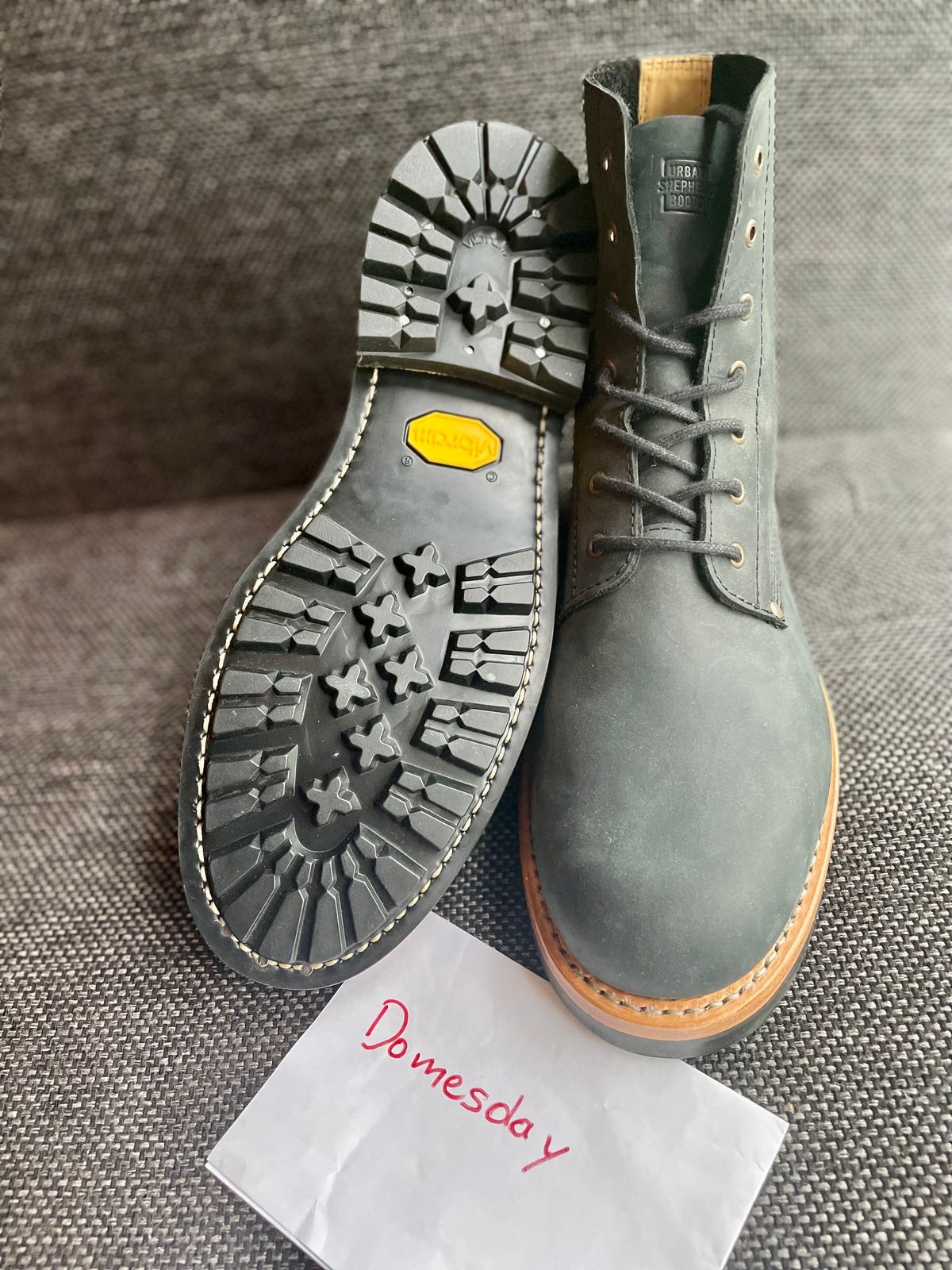 Photo by sbjweyk on October 1, 2024 of the Urban Shepherd Scout Charcoal in Waxed Portugese Calfskin.