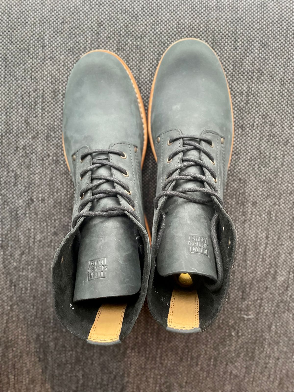 Photo by sbjweyk on October 1, 2024 of the Urban Shepherd Scout Charcoal in Waxed Portugese Calfskin.