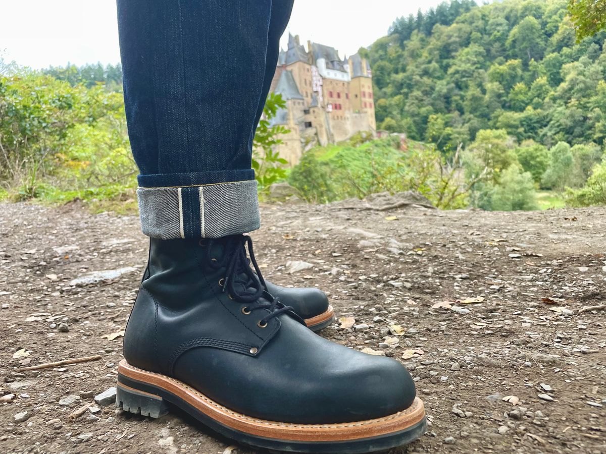 Photo by sbjweyk on October 3, 2024 of the Urban Shepherd Scout Charcoal in Waxed Portugese Calfskin.