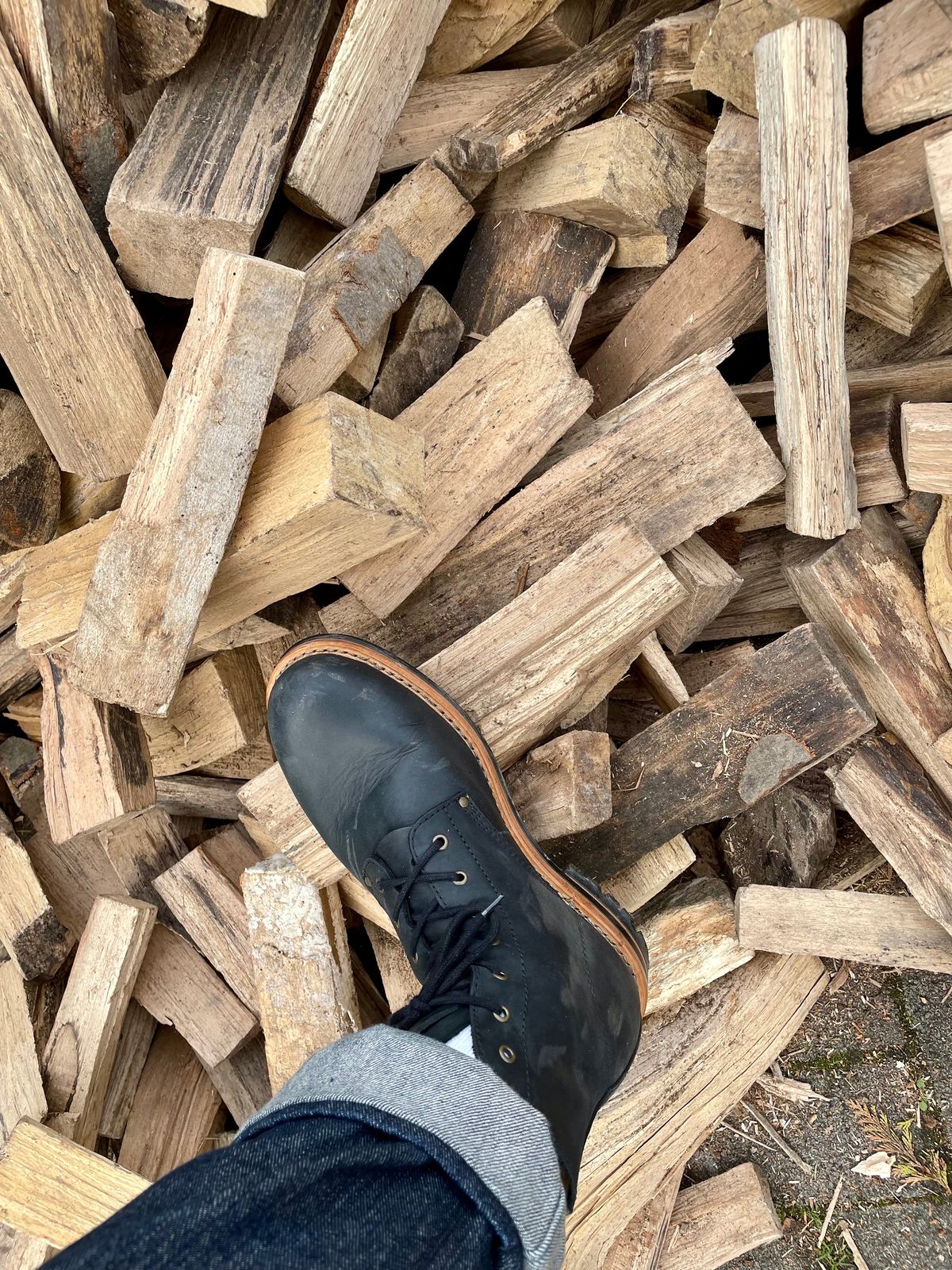Photo by sbjweyk on October 12, 2024 of the Urban Shepherd Scout Charcoal in Waxed Portugese Calfskin.