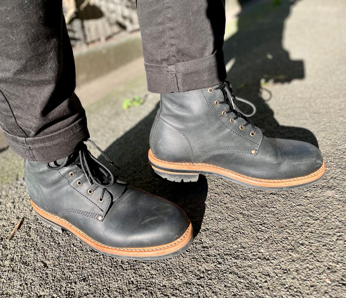 Photo by sbjweyk on November 3, 2024 of the Urban Shepherd Scout Charcoal in Waxed Portugese Calfskin.