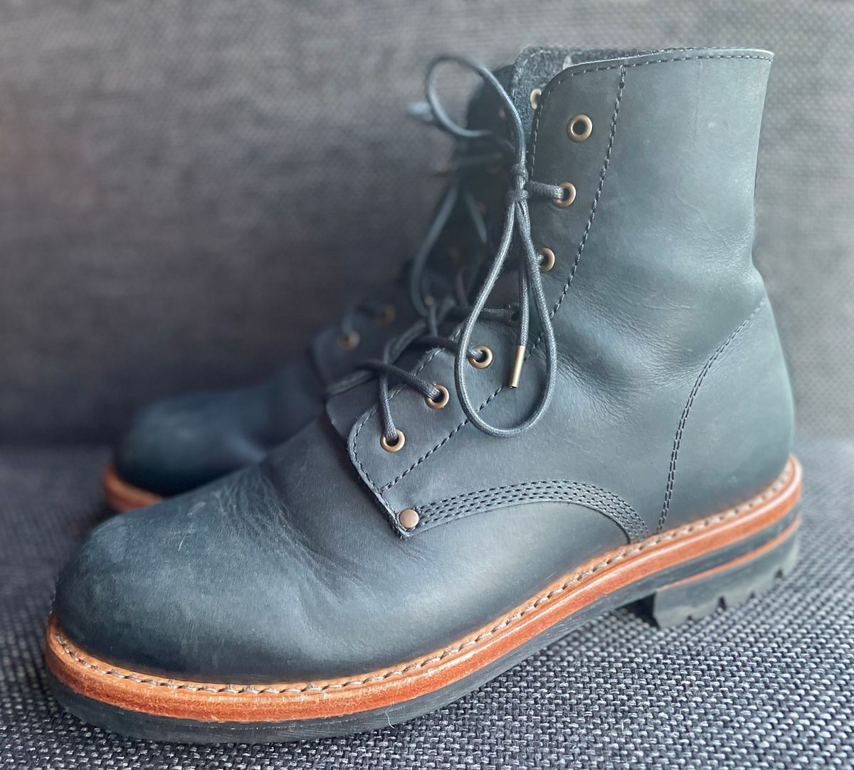 Photo by sbjweyk on December 1, 2024 of the Urban Shepherd Scout Charcoal in Waxed Portugese Calfskin.