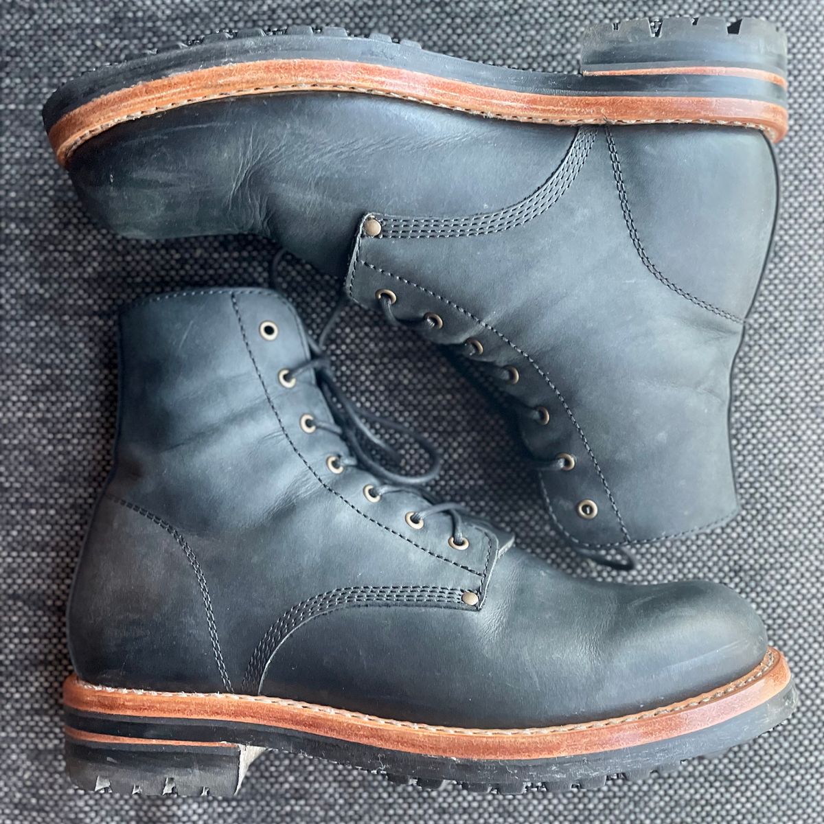 Photo by sbjweyk on December 1, 2024 of the Urban Shepherd Scout Charcoal in Waxed Portugese Calfskin.