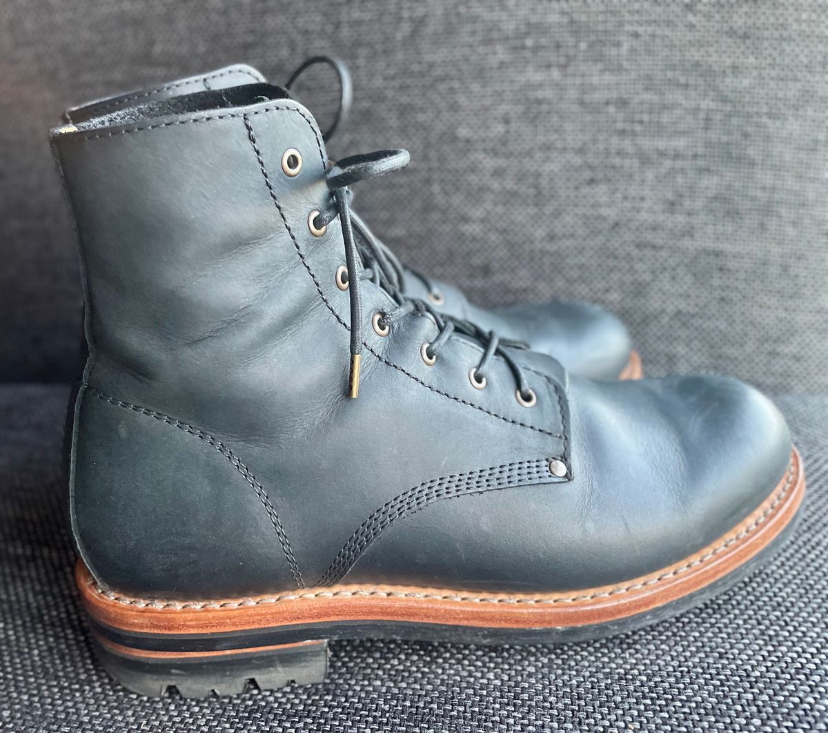 Photo by sbjweyk on December 1, 2024 of the Urban Shepherd Scout Charcoal in Waxed Portugese Calfskin.