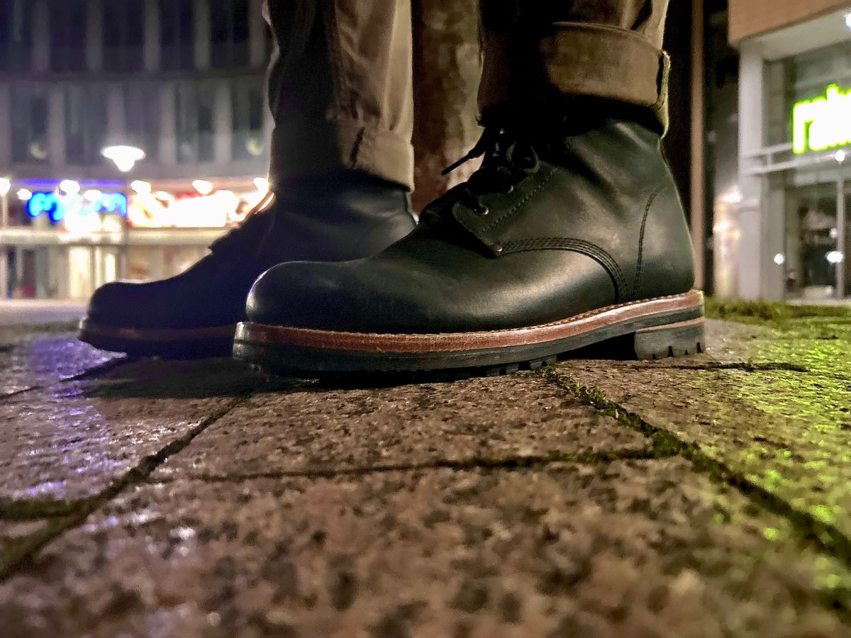 Photo by sbjweyk on December 7, 2024 of the Urban Shepherd Scout Charcoal in Waxed Portugese Calfskin.