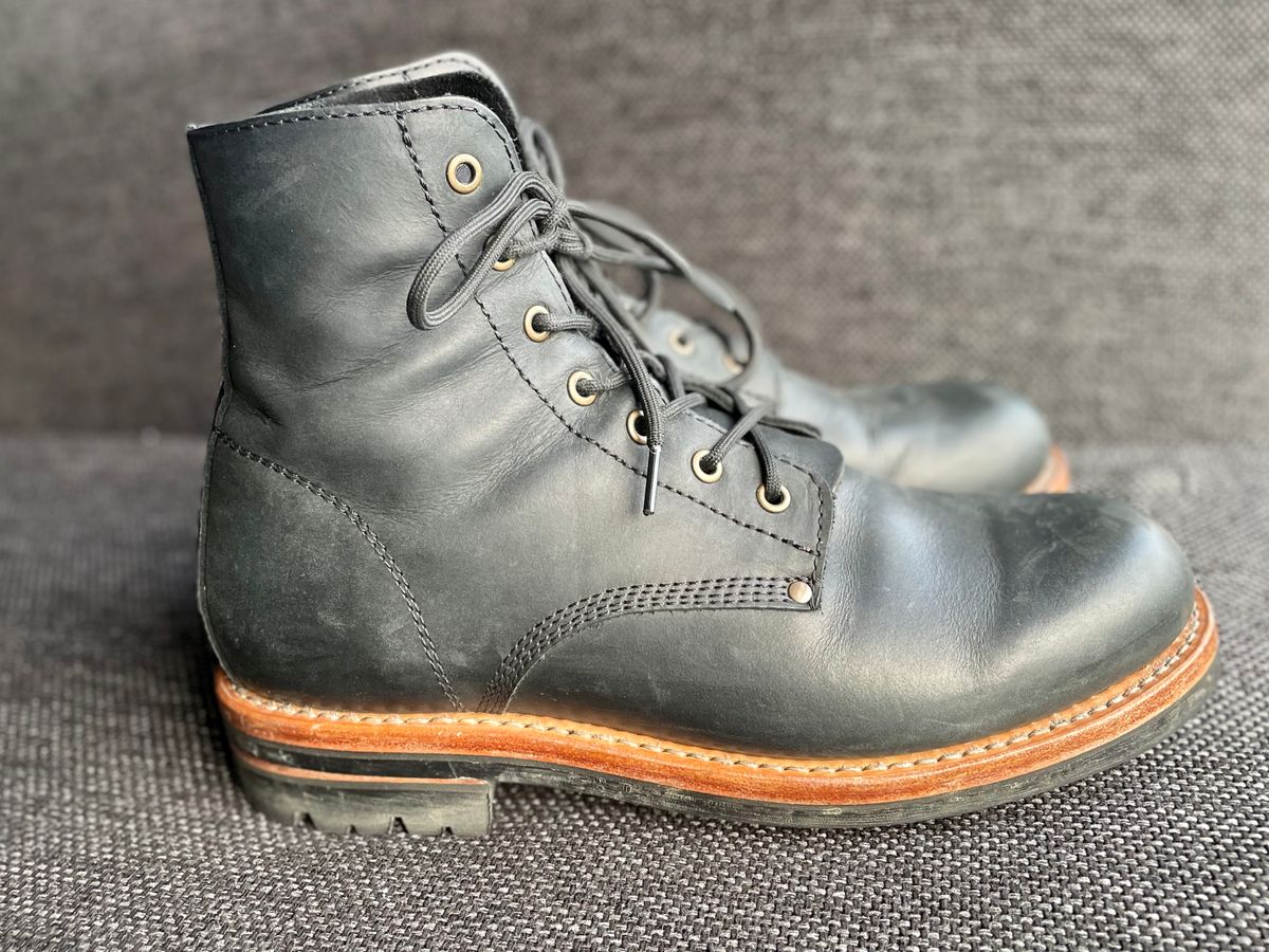 Photo by sbjweyk on January 2, 2025 of the Urban Shepherd Scout Charcoal in Waxed Portugese Calfskin.