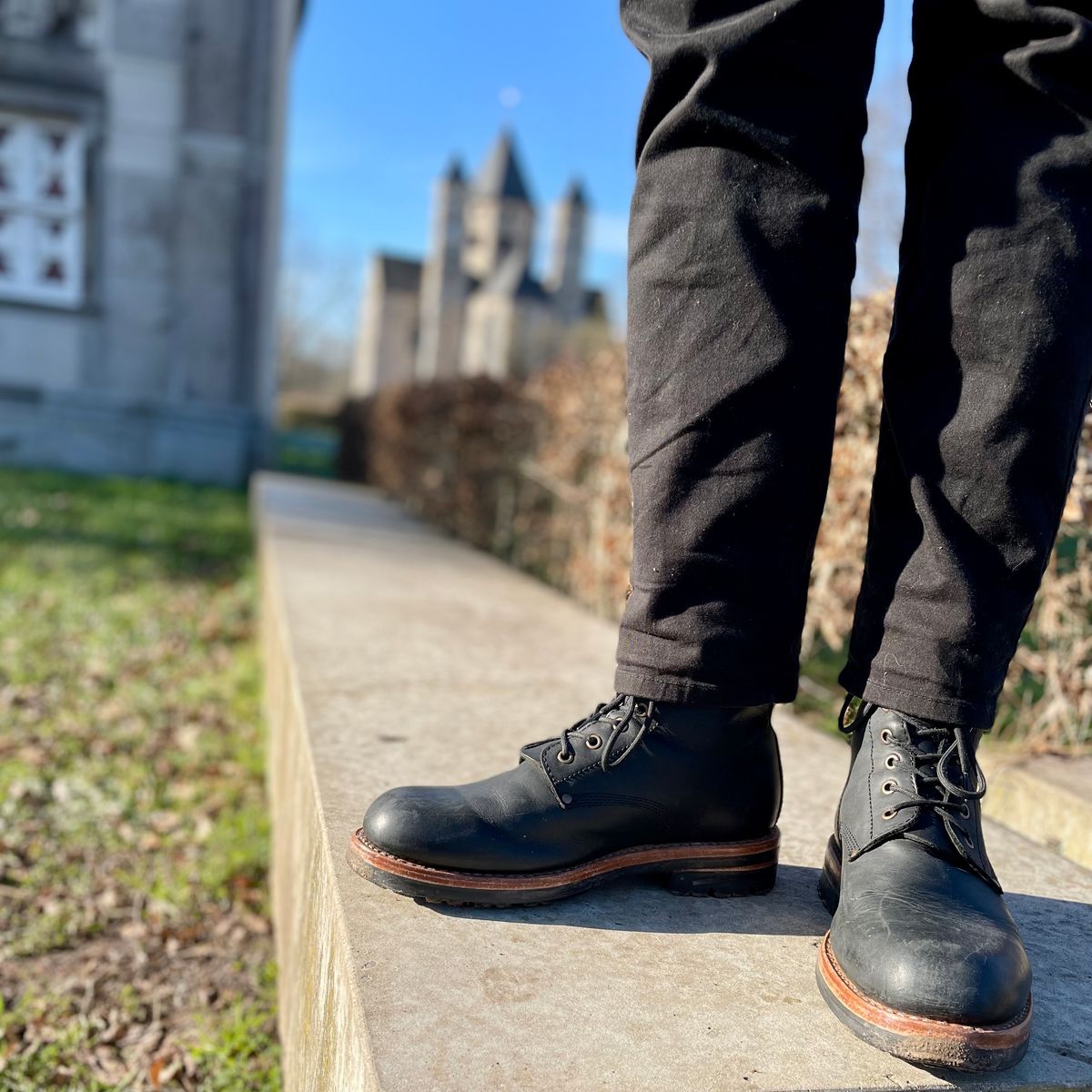 Photo by sbjweyk on February 2, 2025 of the Urban Shepherd Scout Charcoal in Waxed Portugese Calfskin.