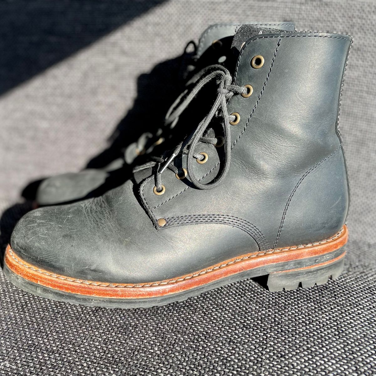 Photo by sbjweyk on February 2, 2025 of the Urban Shepherd Scout Charcoal in Waxed Portugese Calfskin.