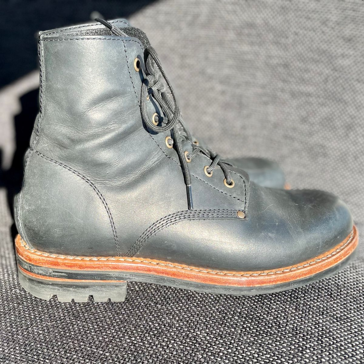 Photo by sbjweyk on February 2, 2025 of the Urban Shepherd Scout Charcoal in Waxed Portugese Calfskin.