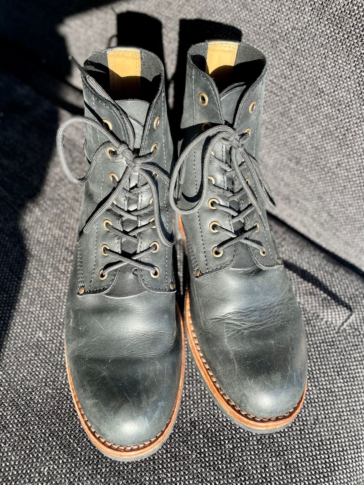 Photo by sbjweyk on February 2, 2025 of the Urban Shepherd Scout Charcoal in Waxed Portugese Calfskin.