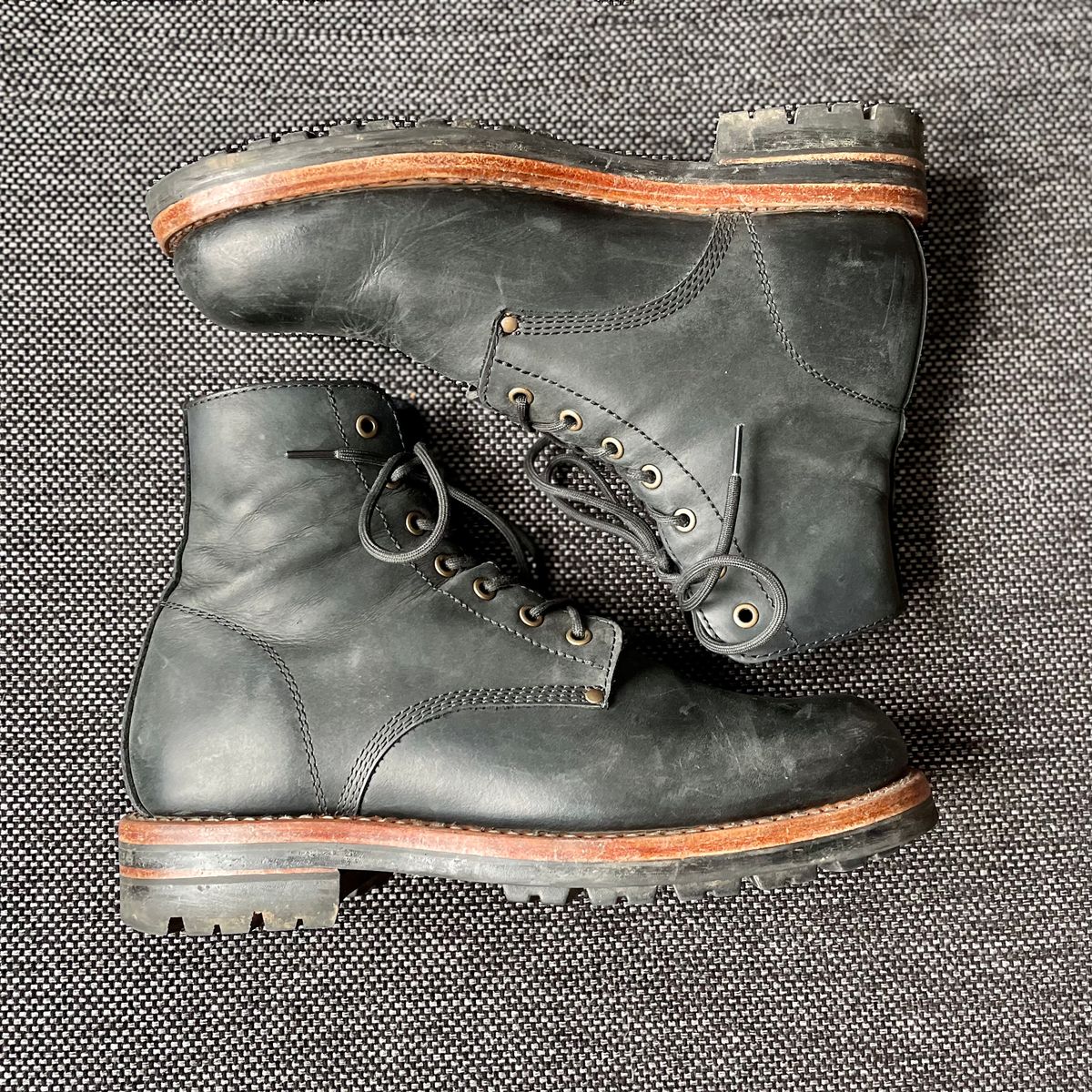 Photo by sbjweyk on March 1, 2025 of the Urban Shepherd Scout Charcoal in Waxed Portugese Calfskin.